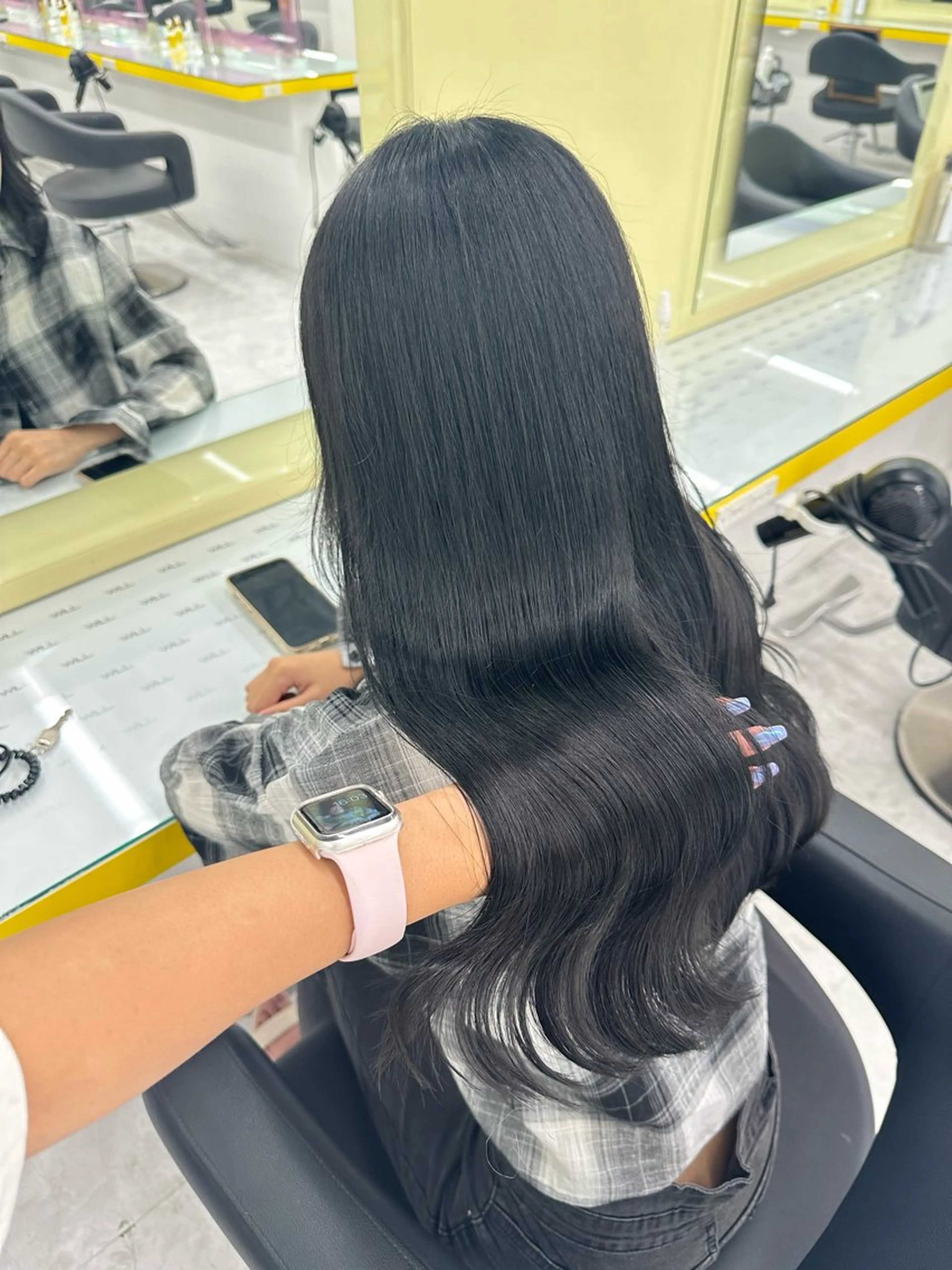 ロング カラー ベージュカラー 黒髪 ブリーチ ブルーカラー ブルーブラック ヘアカラー 🪞ハイトーン🪞 🤍waka🤍のヘアスタイル