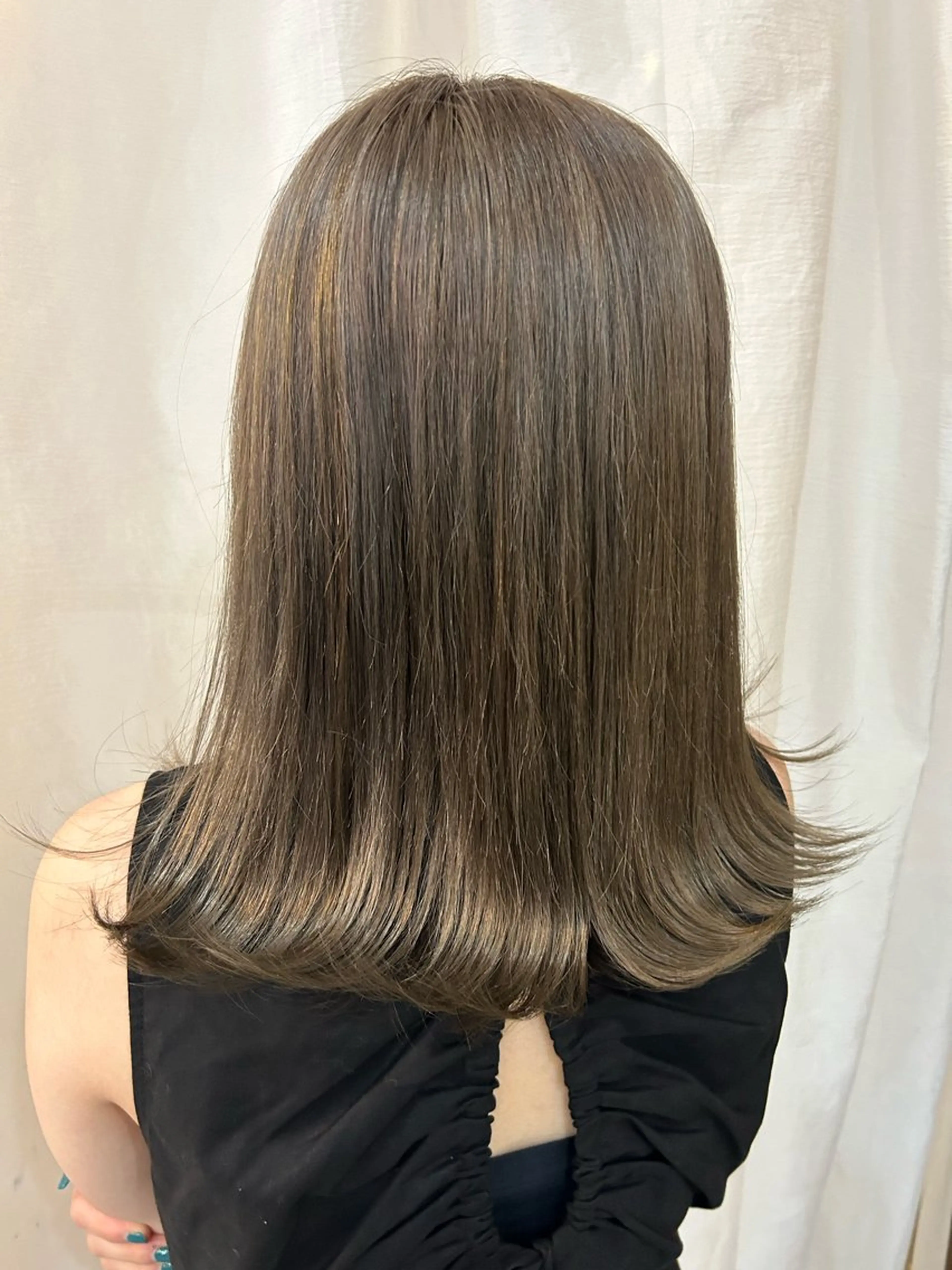 セミロング カラー 透明感カラー グレージュ オリーブグレージュ オリーブグレー トリートメント suite りりのヘアスタイル