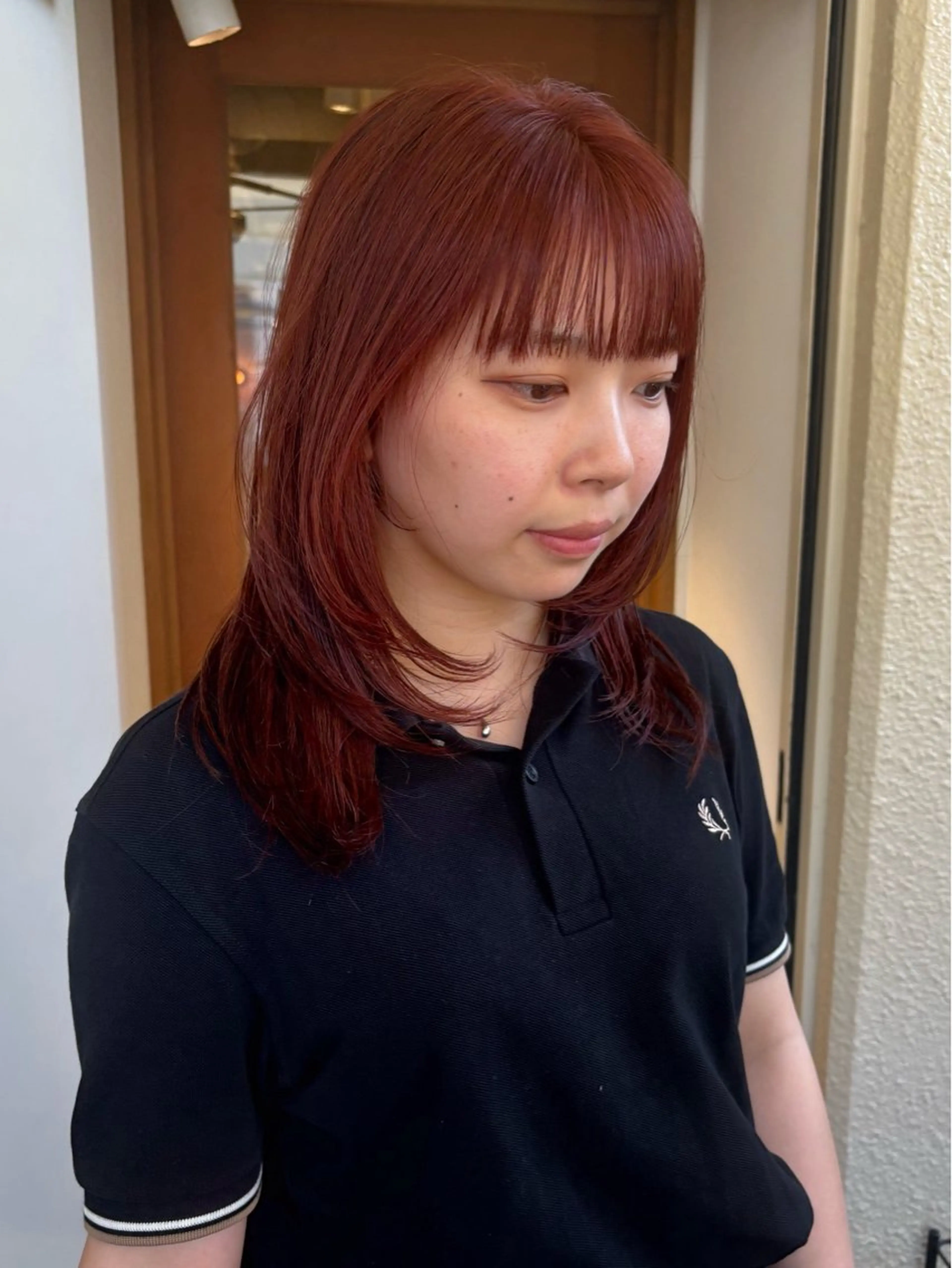 ミディアム カラー ミディアムパーマ アッシュ ベージュカラー ブリーチ 透明感カラー カット ヘアカラー トリートメント mei｜顔まわり ×透明感カラーのヘアスタイル