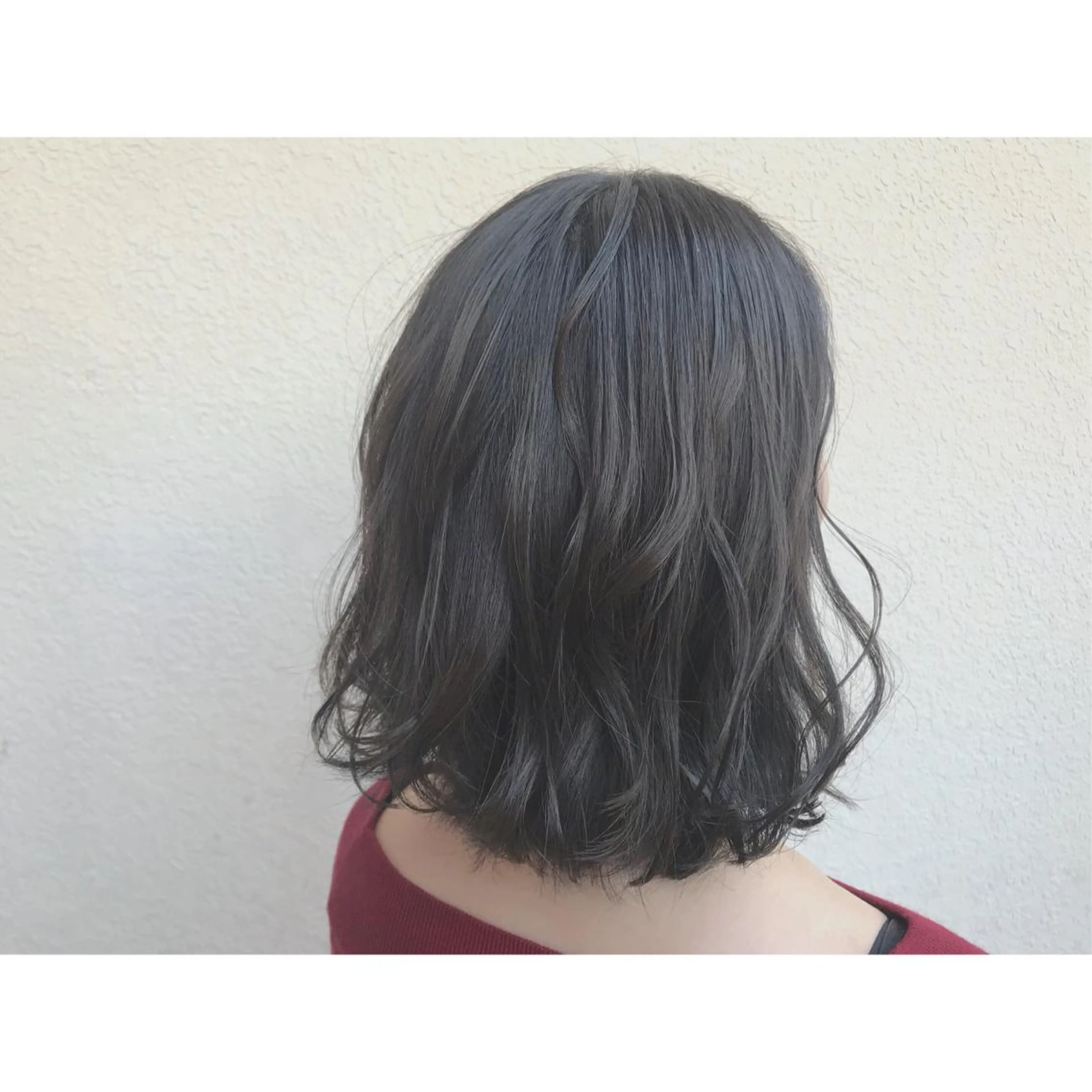 ミディアム カラー 切りっぱなしボブ アッシュ アッシュグレー ブルーカラー ブルージュ なかにし まゆみのヘアスタイル