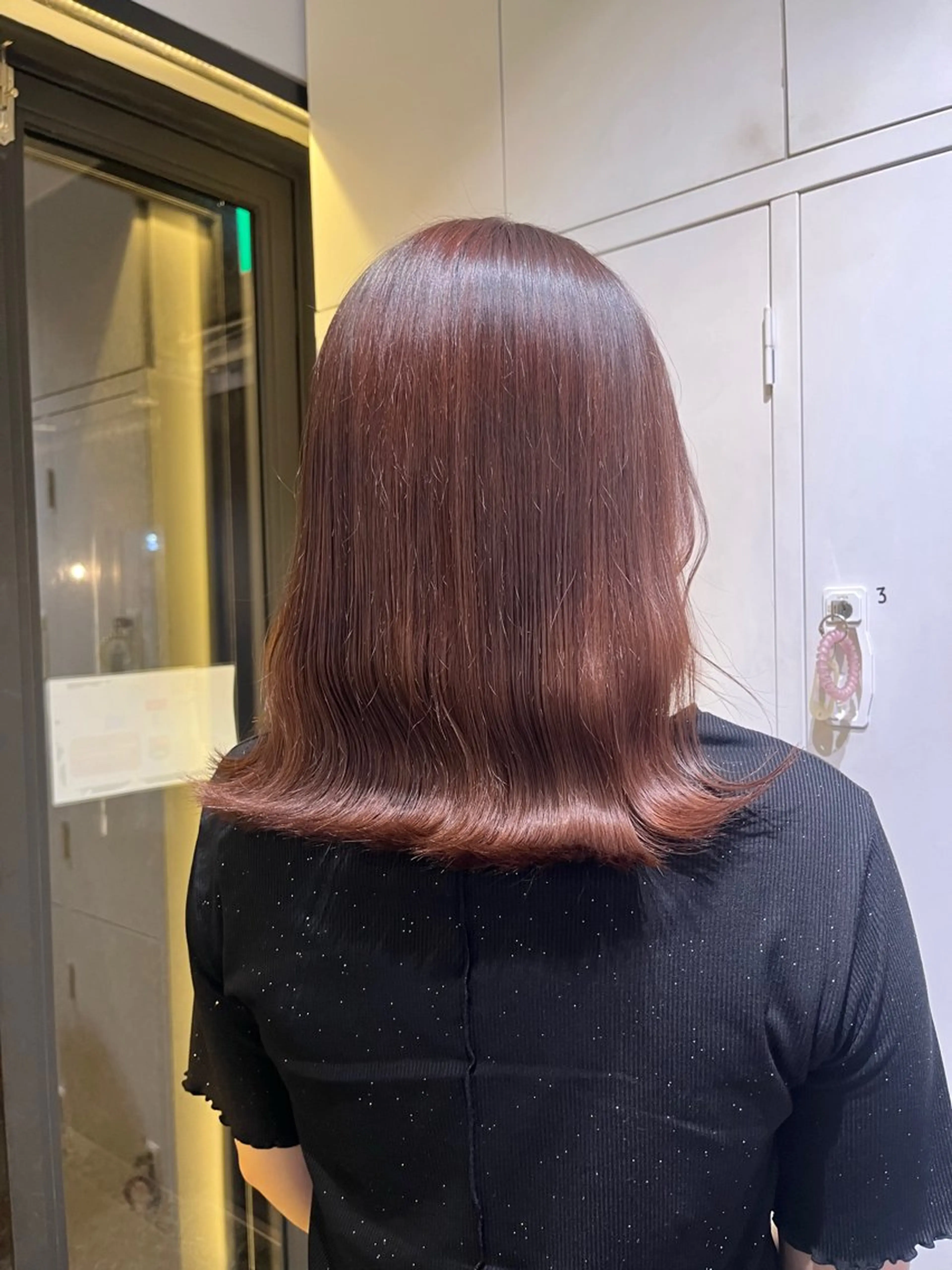 ミディアム カット ヘアカラー トリートメント 顔まわりカット/ 艶感カラー/sikiのヘアスタイル