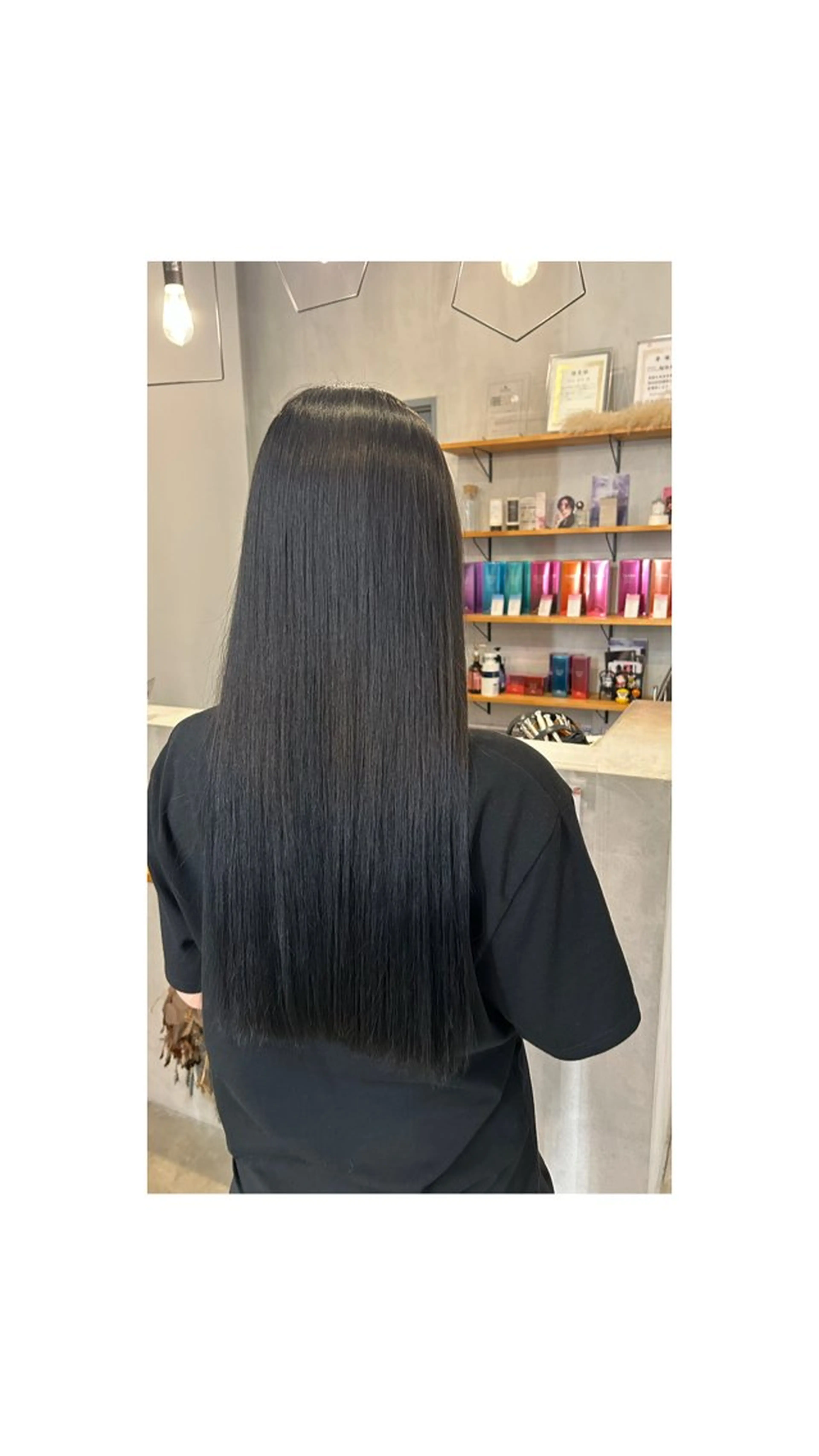 カラー 黒髪 ブルーカラー ブルーブラック ヘアカラー 長谷川 楓恋のヘアスタイル