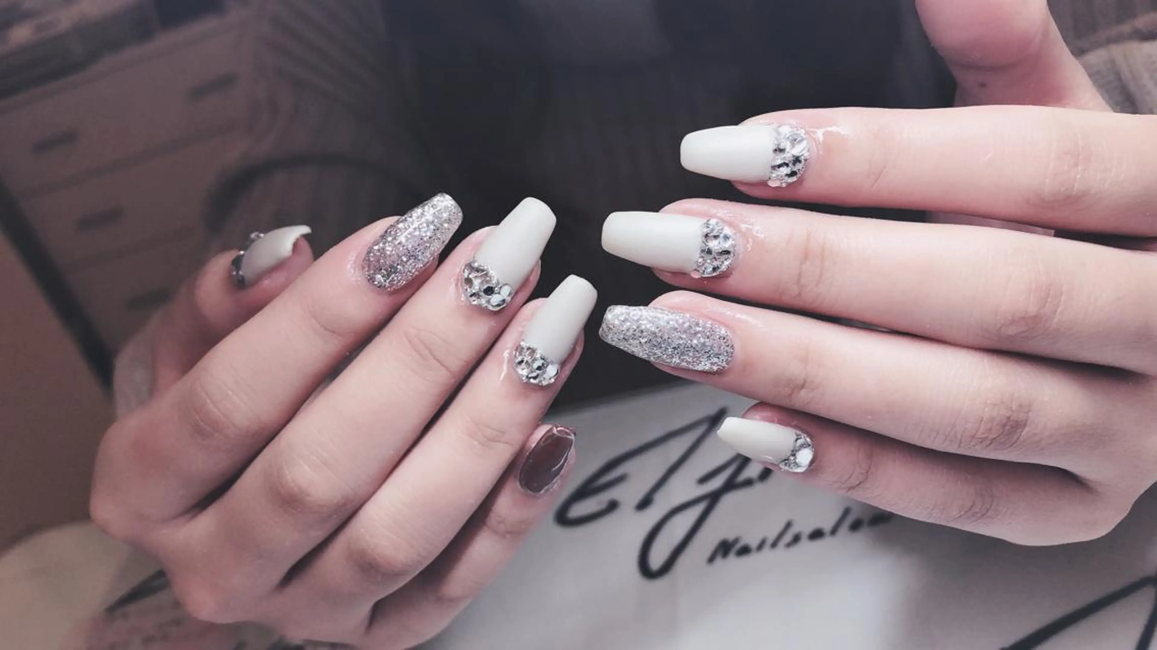 ネイル ハンドネイル 🖤スカルプ R🖤のネイルデザイン