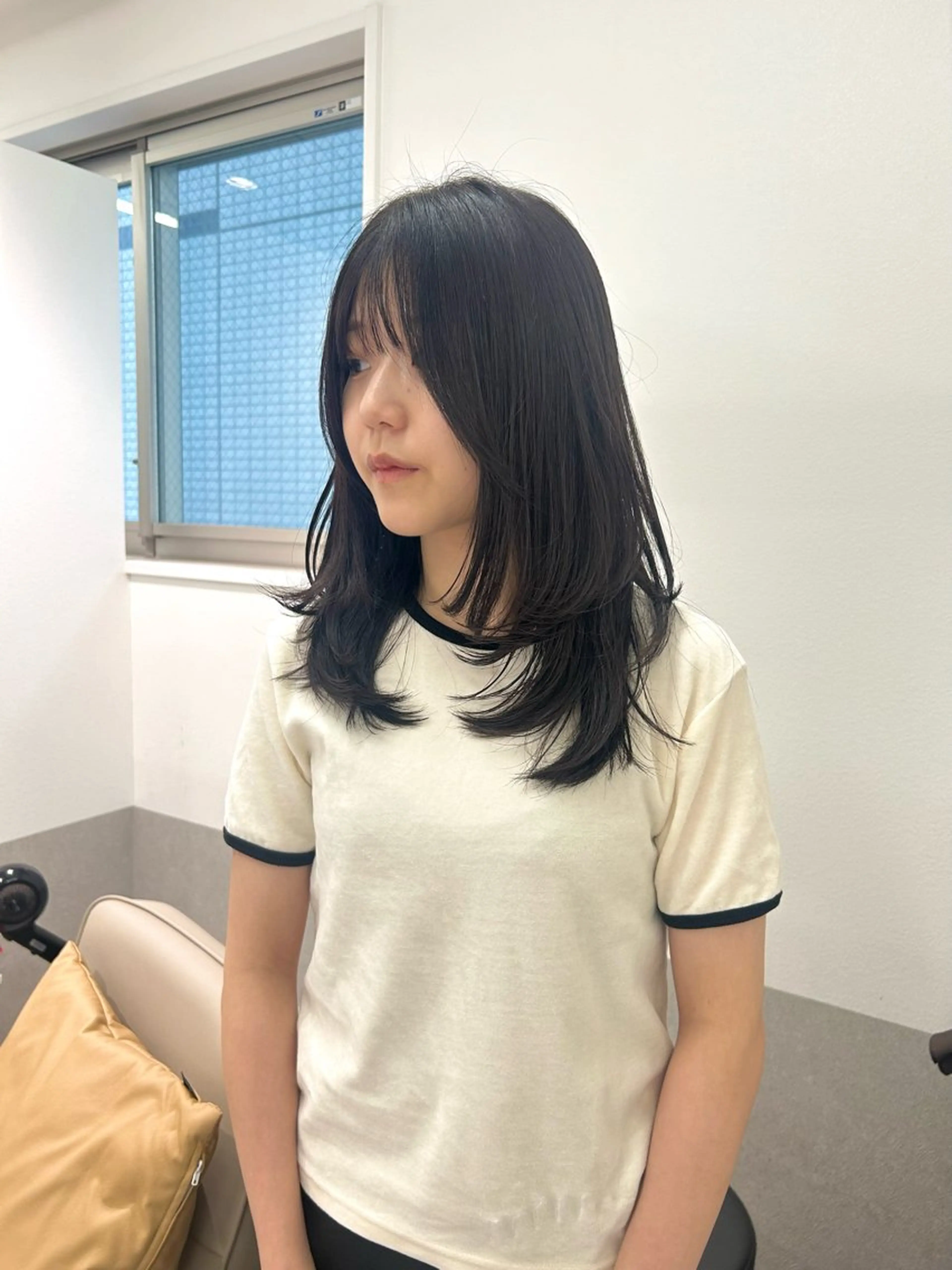 ミディアム カラー カット ヘアカラー トリートメント オリーブ/アッシュ やわらか透明感カラーのヘアスタイル