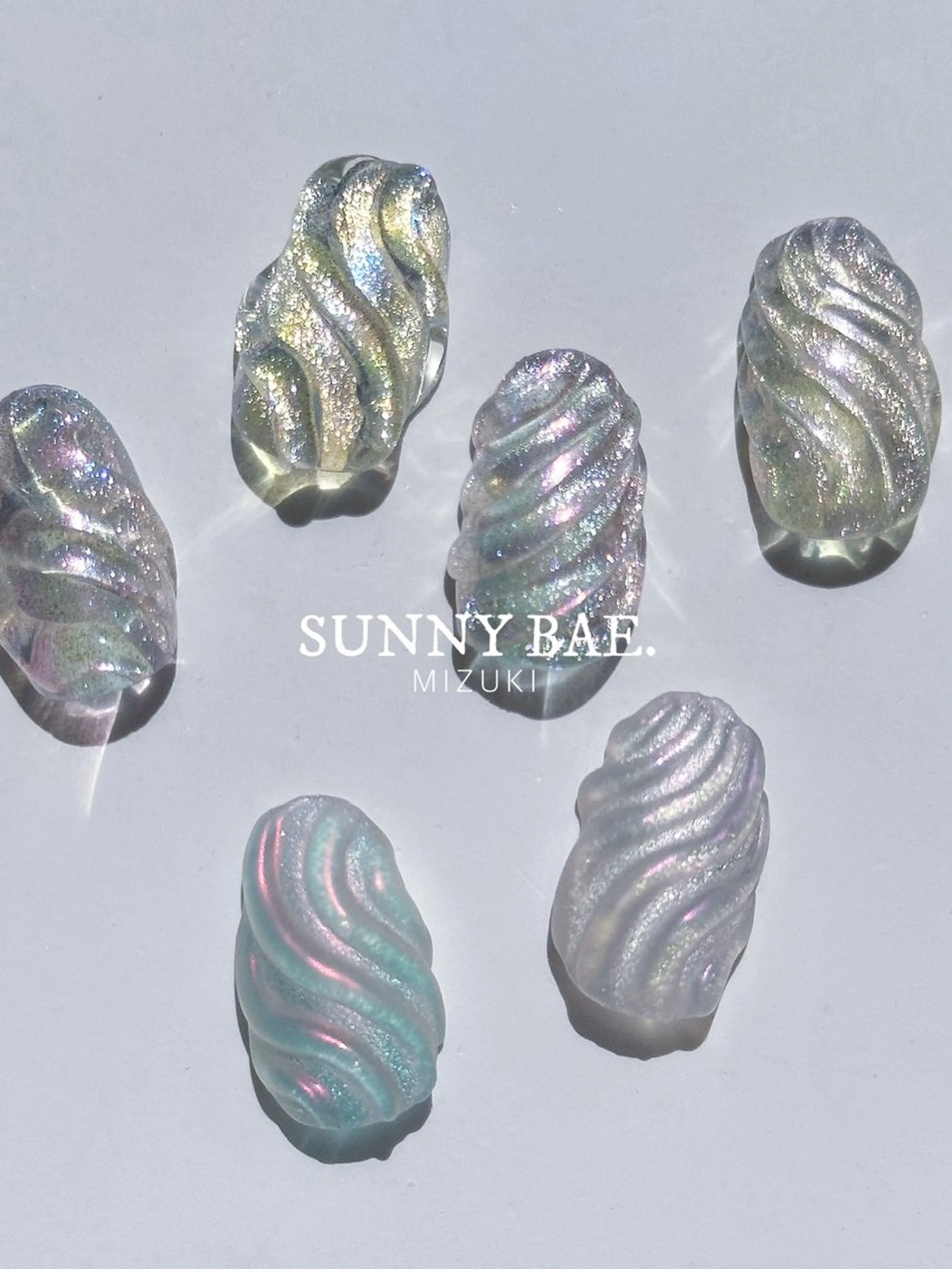 ネイル オーロラネイル 氷ネイル・うるうるネイル ぷっくりネイル ハンドネイル SUNNY BAE. 🌼MIZUKIのネイルデザイン