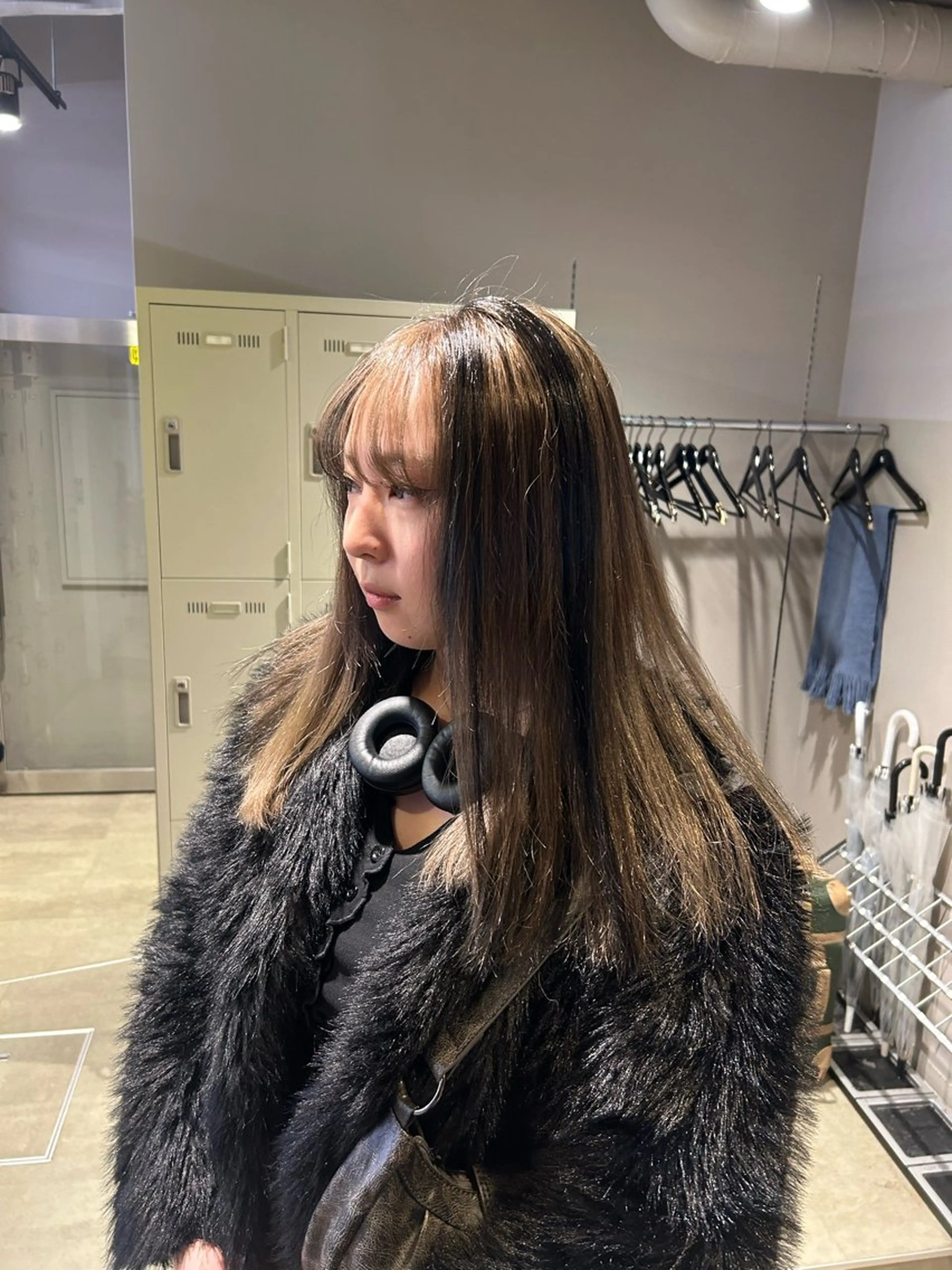 セミロング カラー ヘアカラー 韓国ヘア暗髪 ダブルカラーメンズ可のヘアスタイル