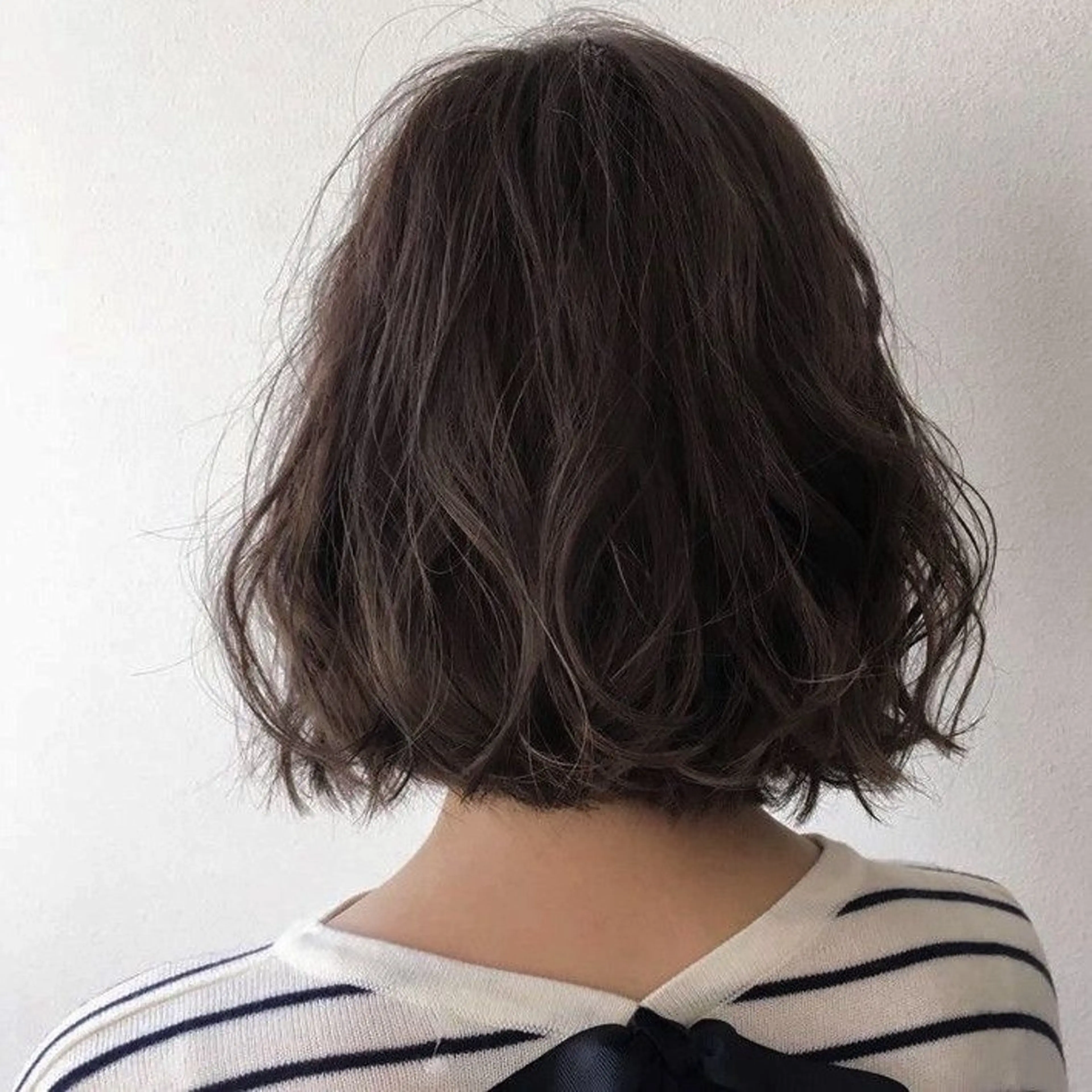 ミディアム カラー パーマ ミディアムパーマ ボブ 韓国風ヘア 森山 陽菜のヘアスタイル