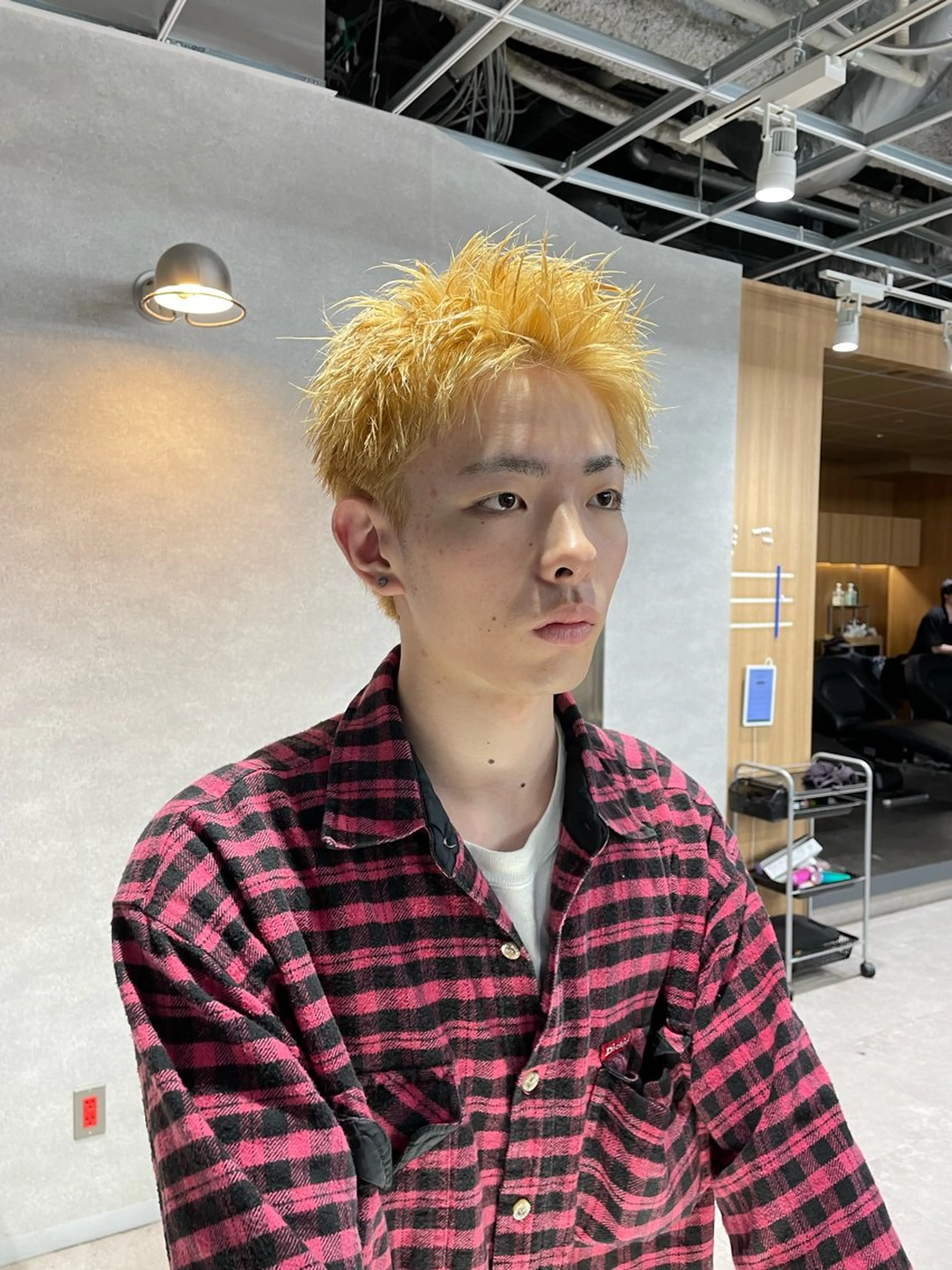 ショート カラー メンズ スパイキーショート ショートヘア カット ヘアカラー 垢抜けハイトーン☀／ 笑顔の美容師／しゅんのヘアスタイル