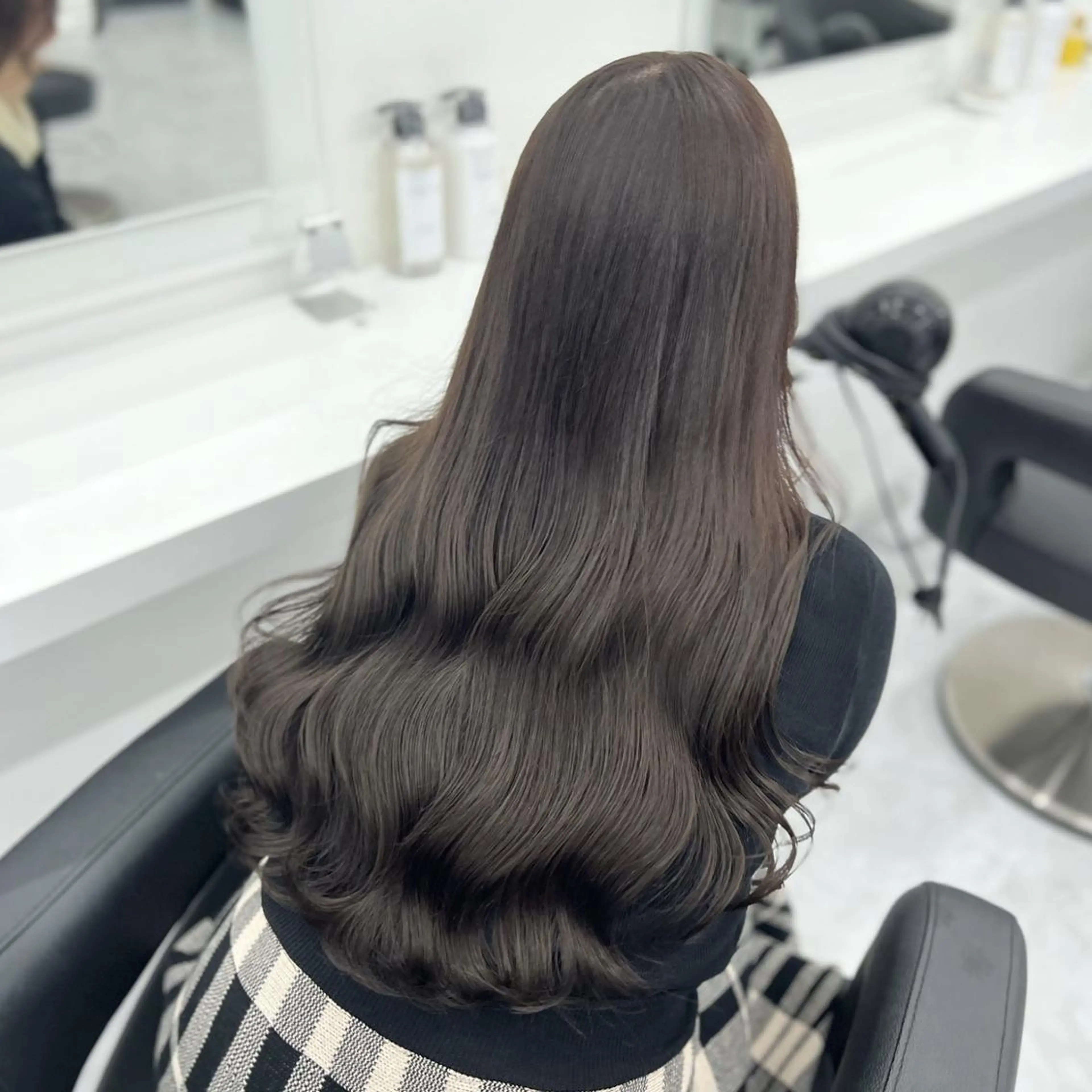 カラー 🪡透明感レイヤ ー🪡渋谷美容室🫧のヘアスタイル