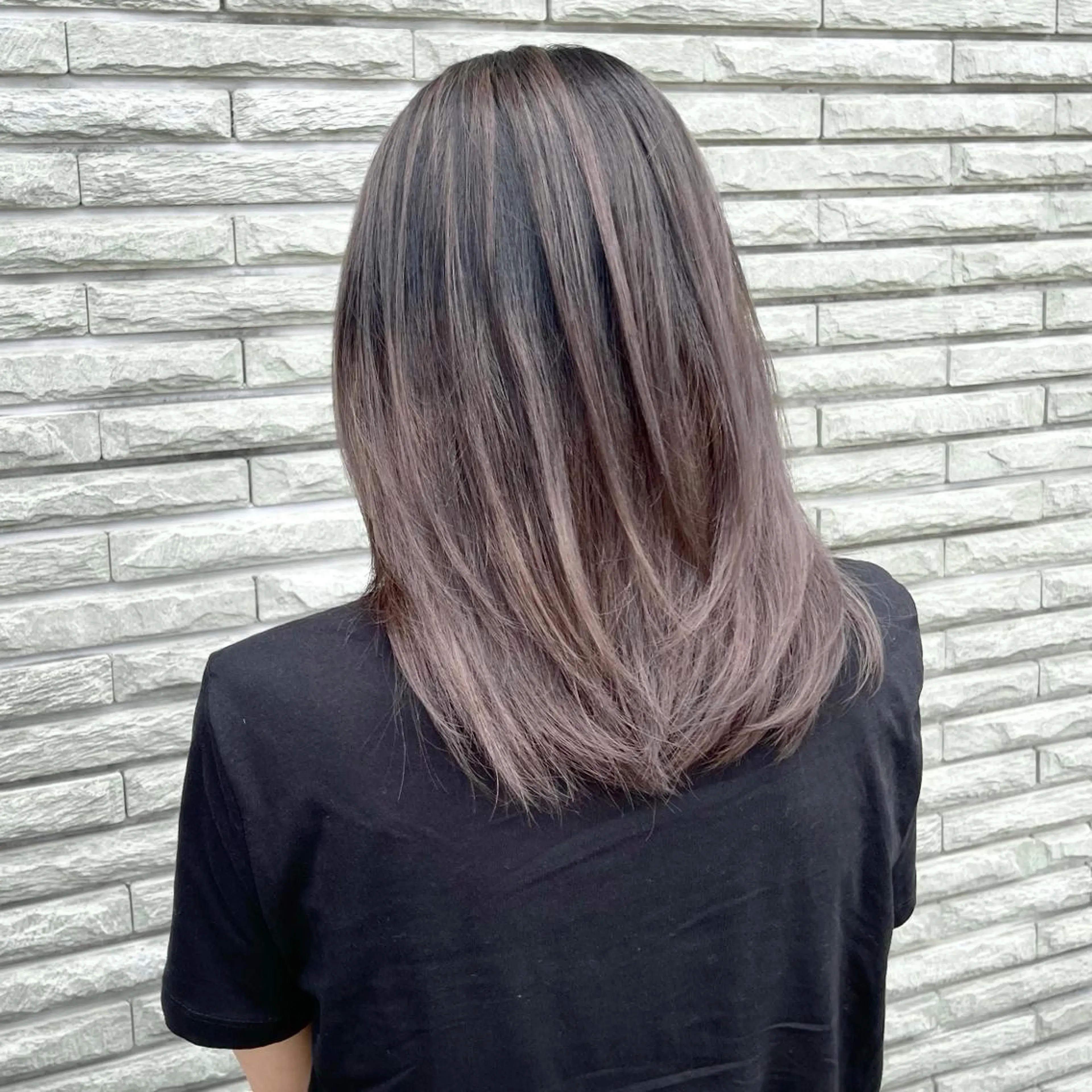 ミディアム カラー ヘアアレンジ バレイヤージュ デザインカラー ハイライトカラー 外国人風カラー ハイライト アンドウ ユウ/ レイヤーカット/韓国のヘアスタイル