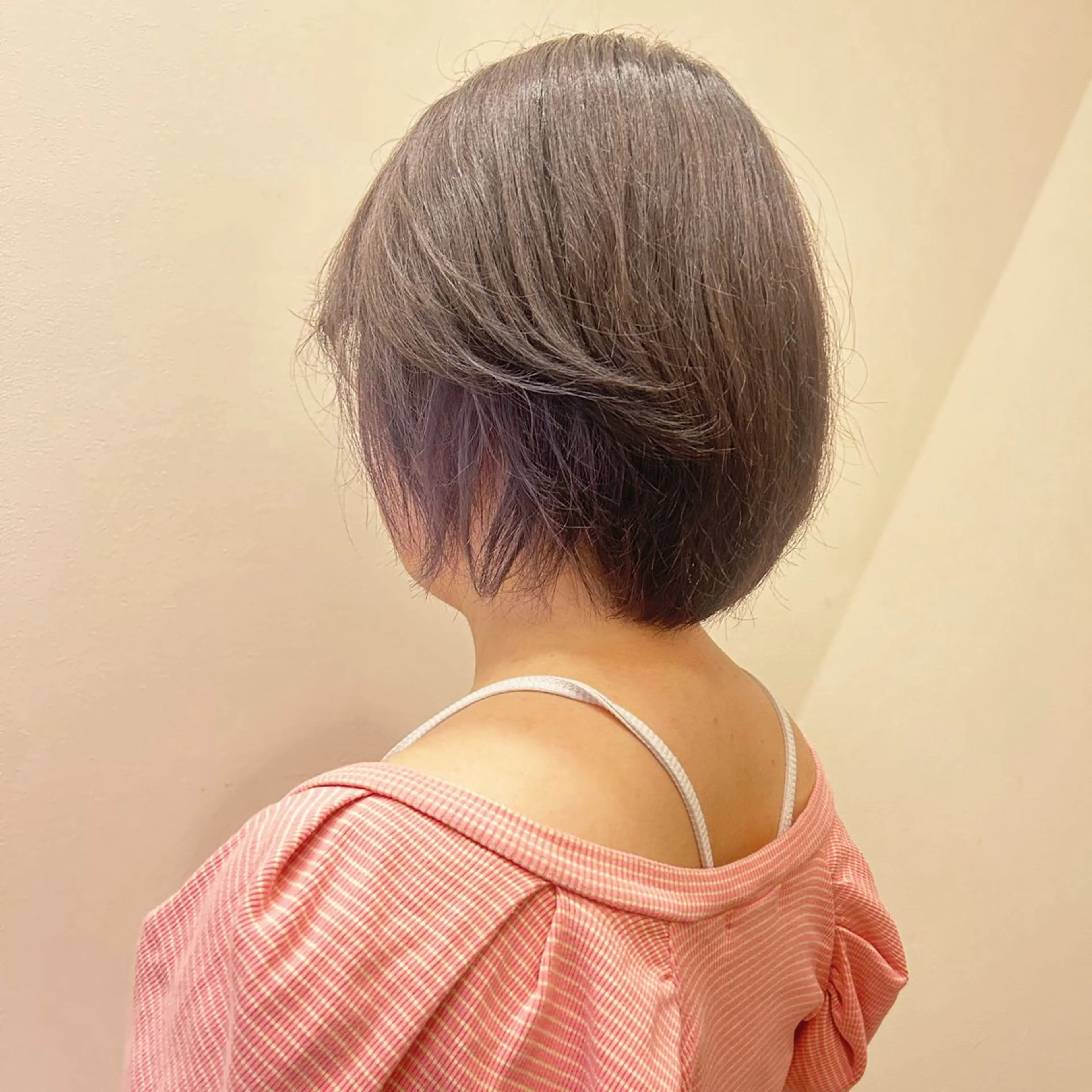 ショート カラー くわこ ひなたのヘアスタイル