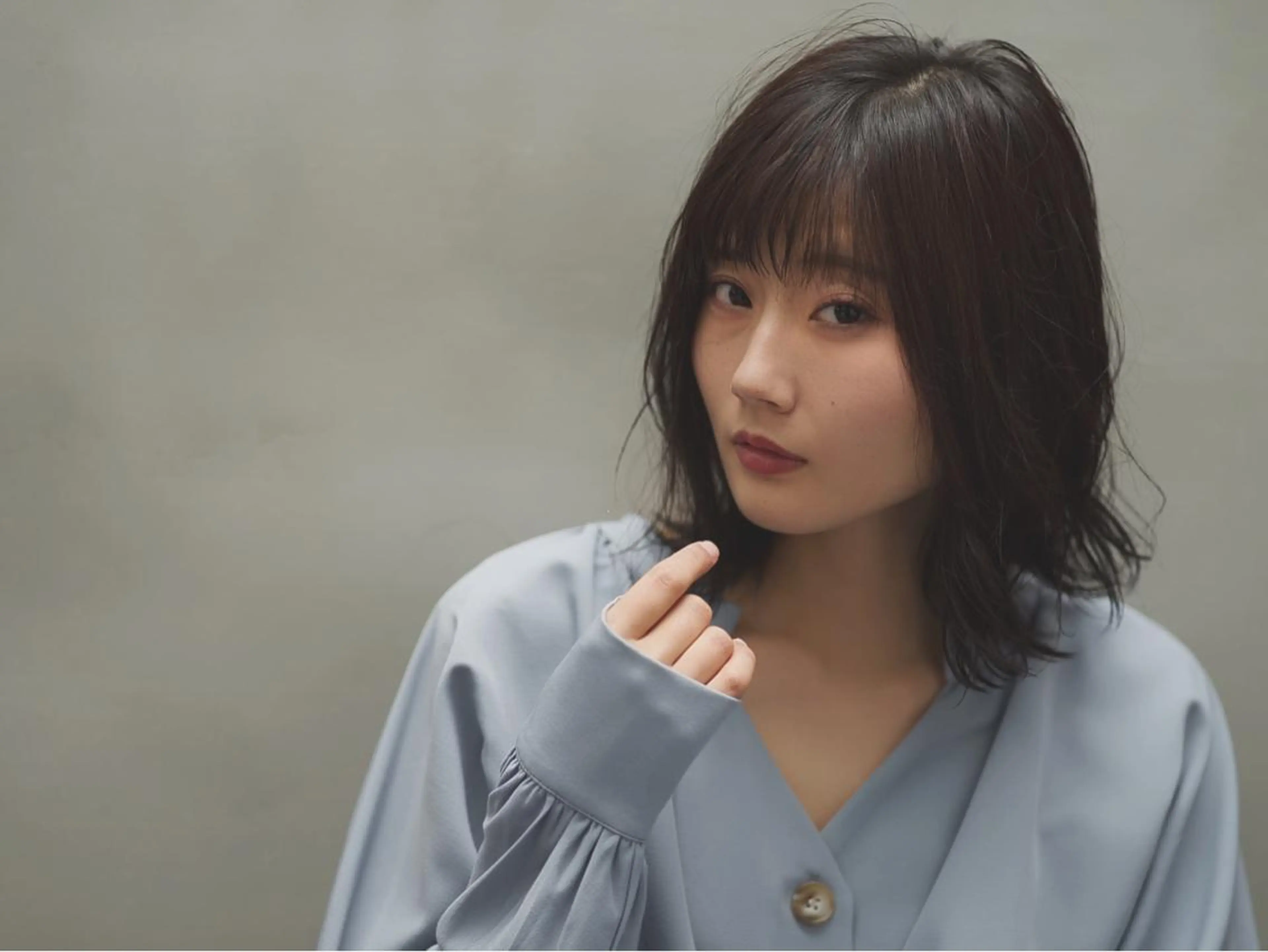 ミディアム 萩原 仁のヘアスタイル
