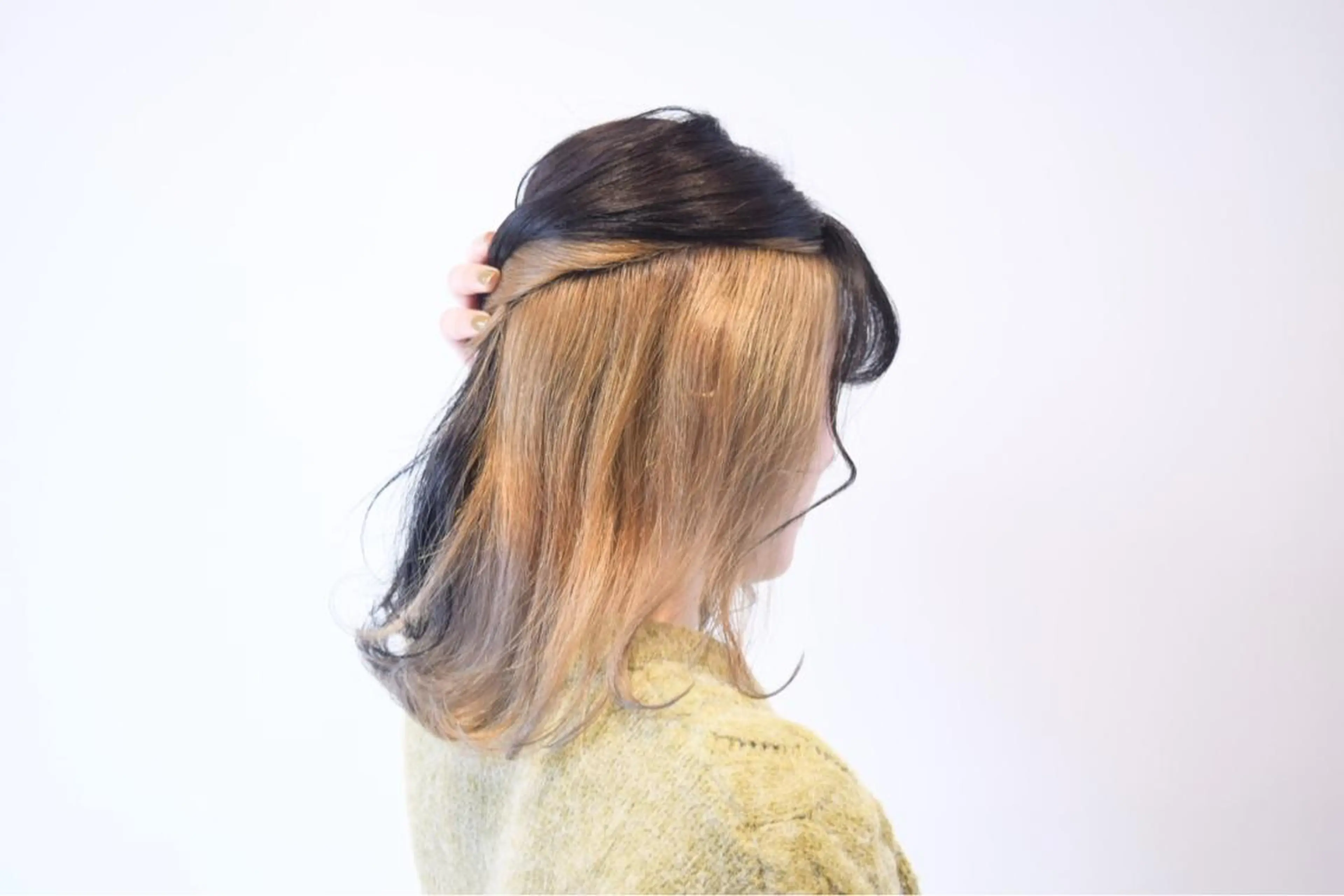 ミディアム カラー ブリーチ インナーカラー ワタナベ テルマサのヘアスタイル