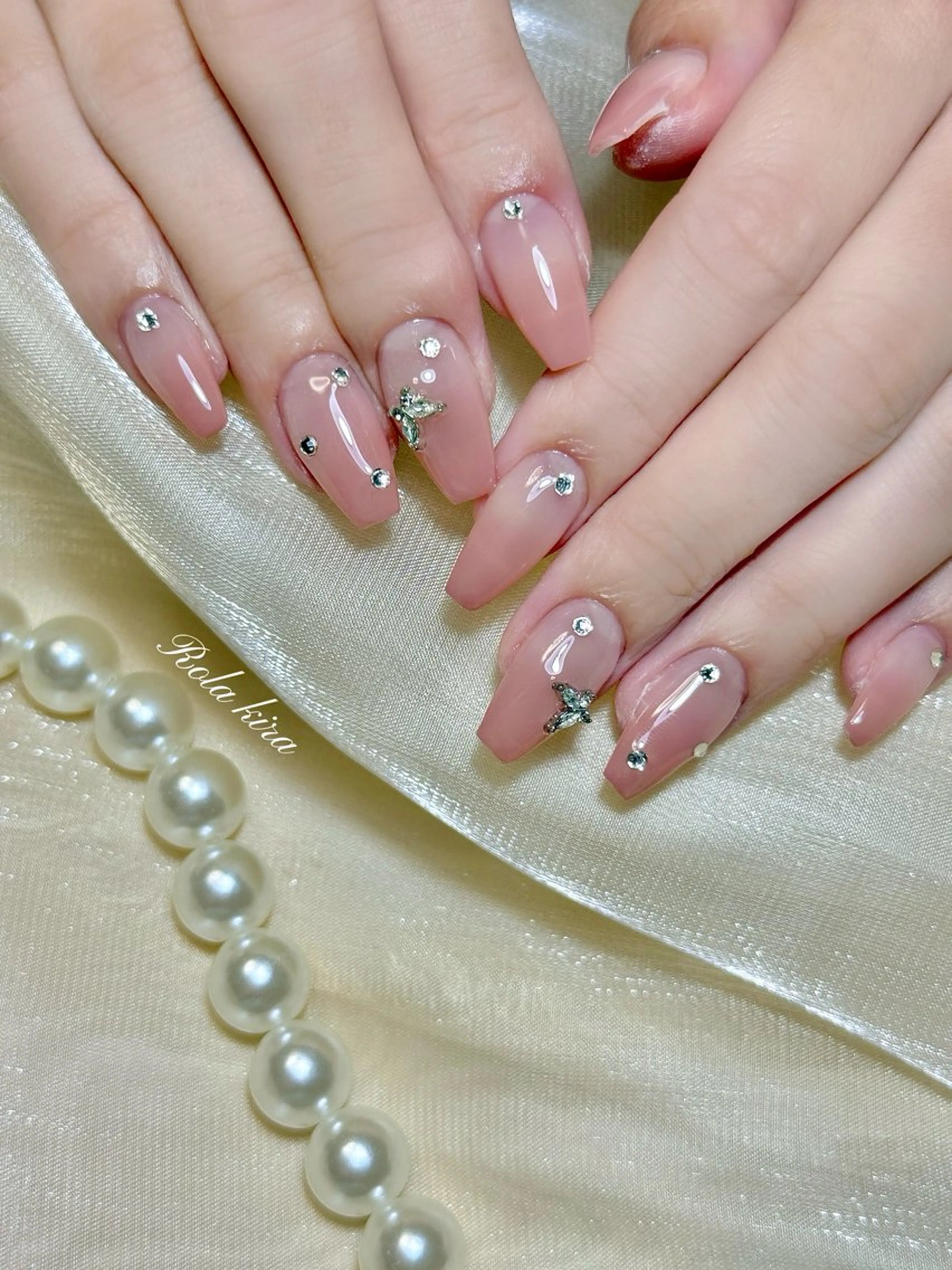 ネイル ジェルネイル ガーリー 氷ネイル・うるうるネイル ワンカラーネイル シンプルネイル ハンドネイル Rola kira nail salon所属・Rola kira 麗のネイルデザイン