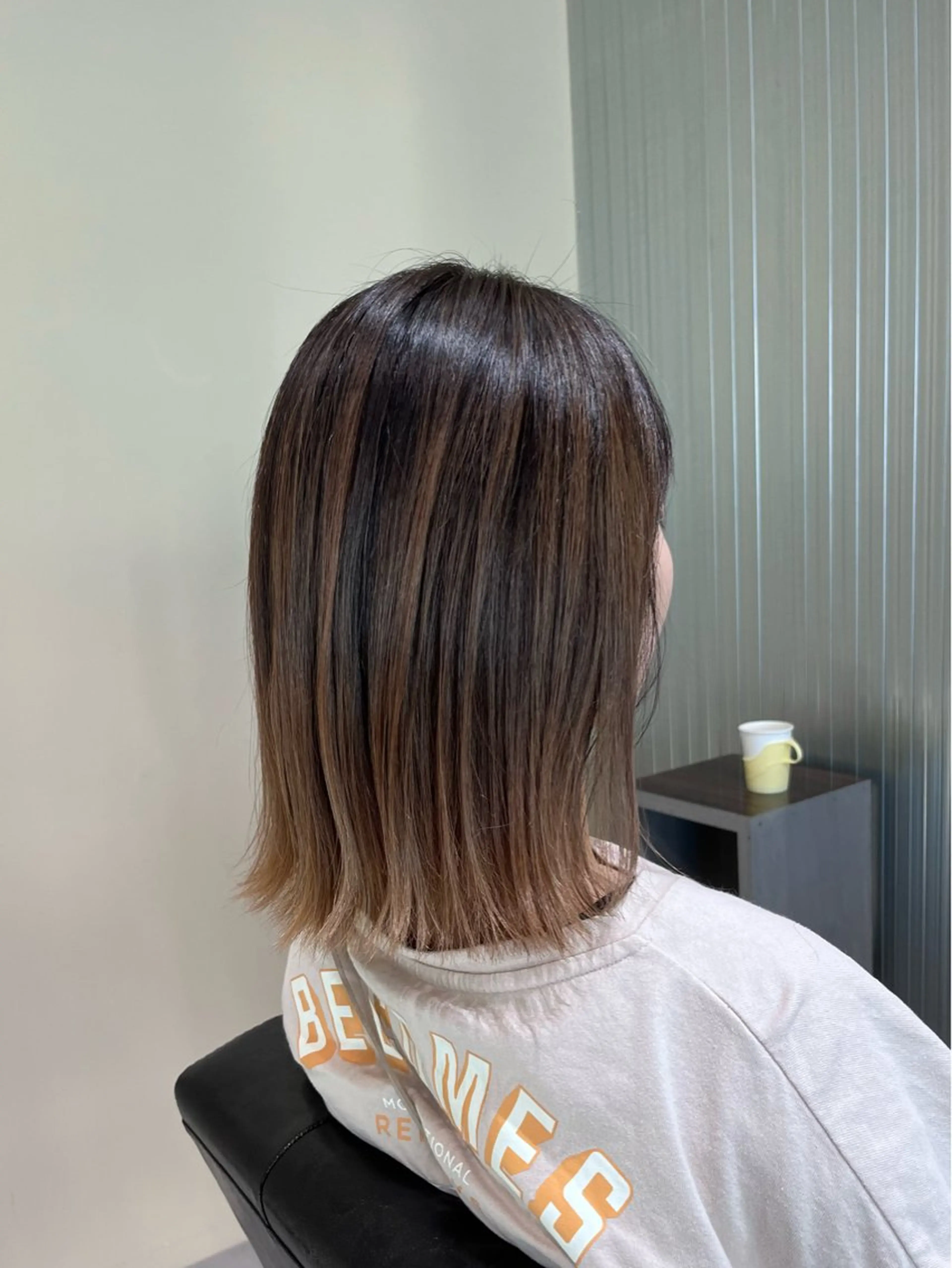 ミディアム カラー バレイヤージュ ベージュカラー ブリーチ レイヤーカット ヘアカラー KIZU 髪質改善 オカルト怪談のヘアスタイル