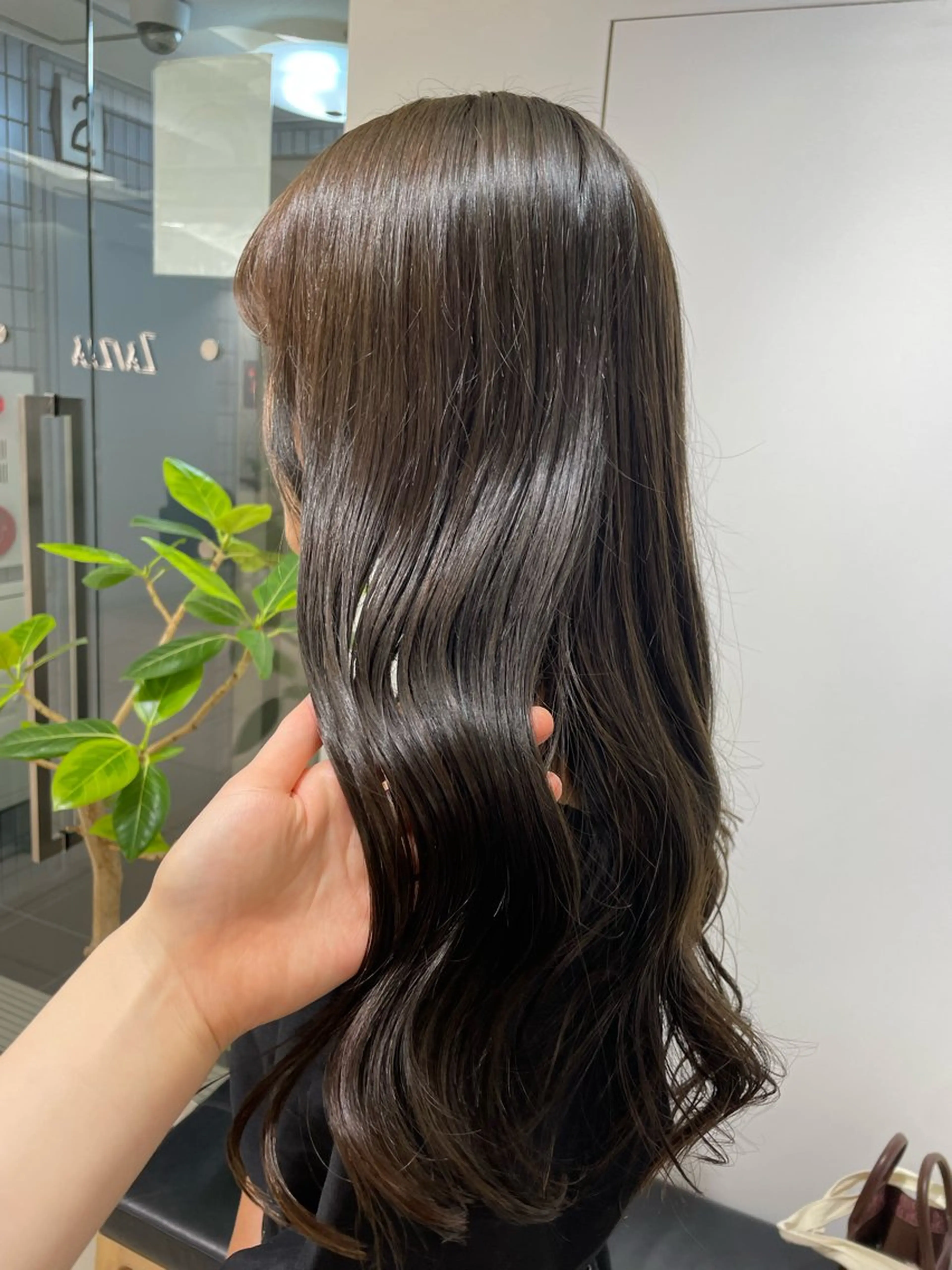 ロング カラー ベージュカラー 透明感カラー オリーブベージュ 小池 夏生のヘアスタイル
