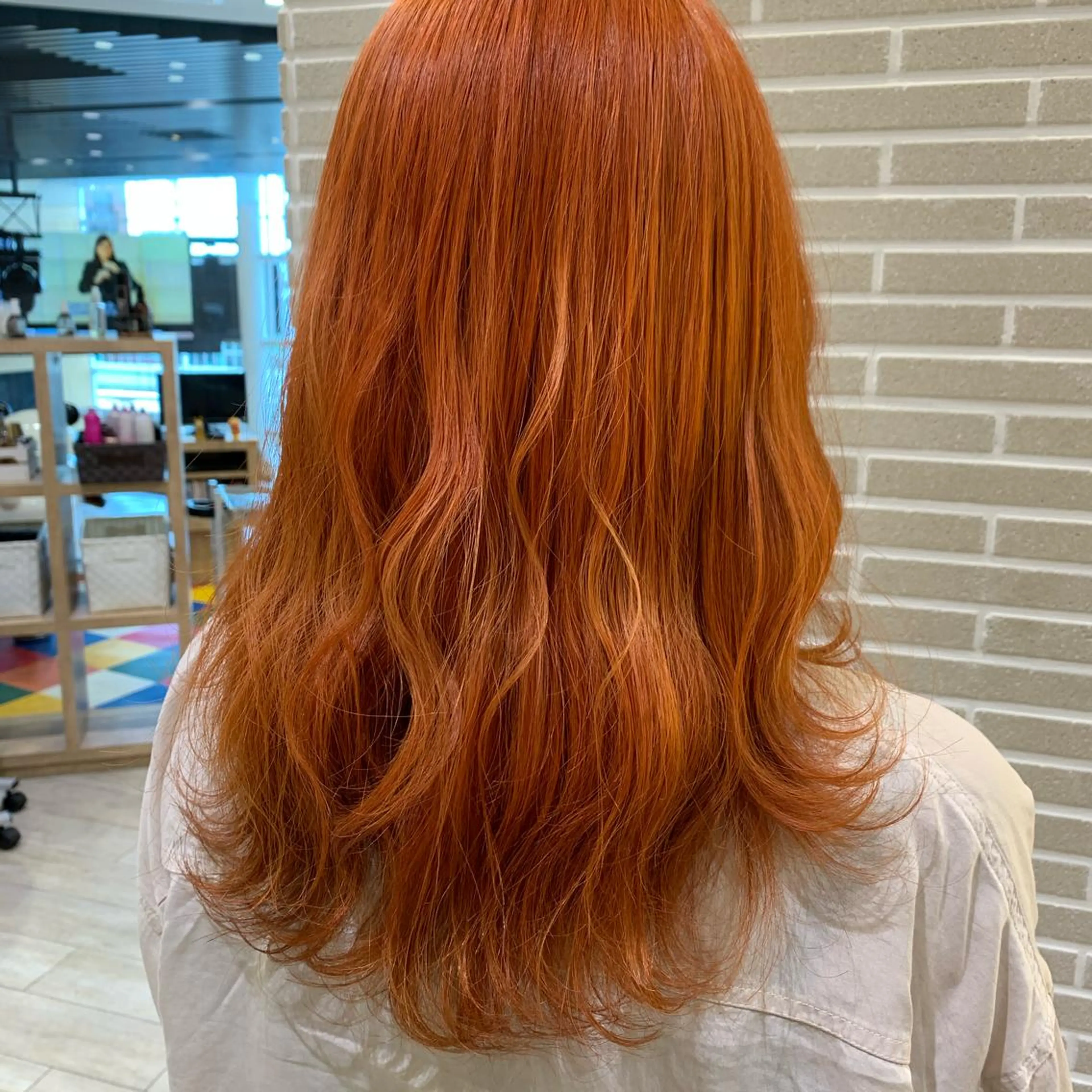 セミロング ヘアカラー amie三ノ宮所属・潟上 菜摘のヘアスタイル