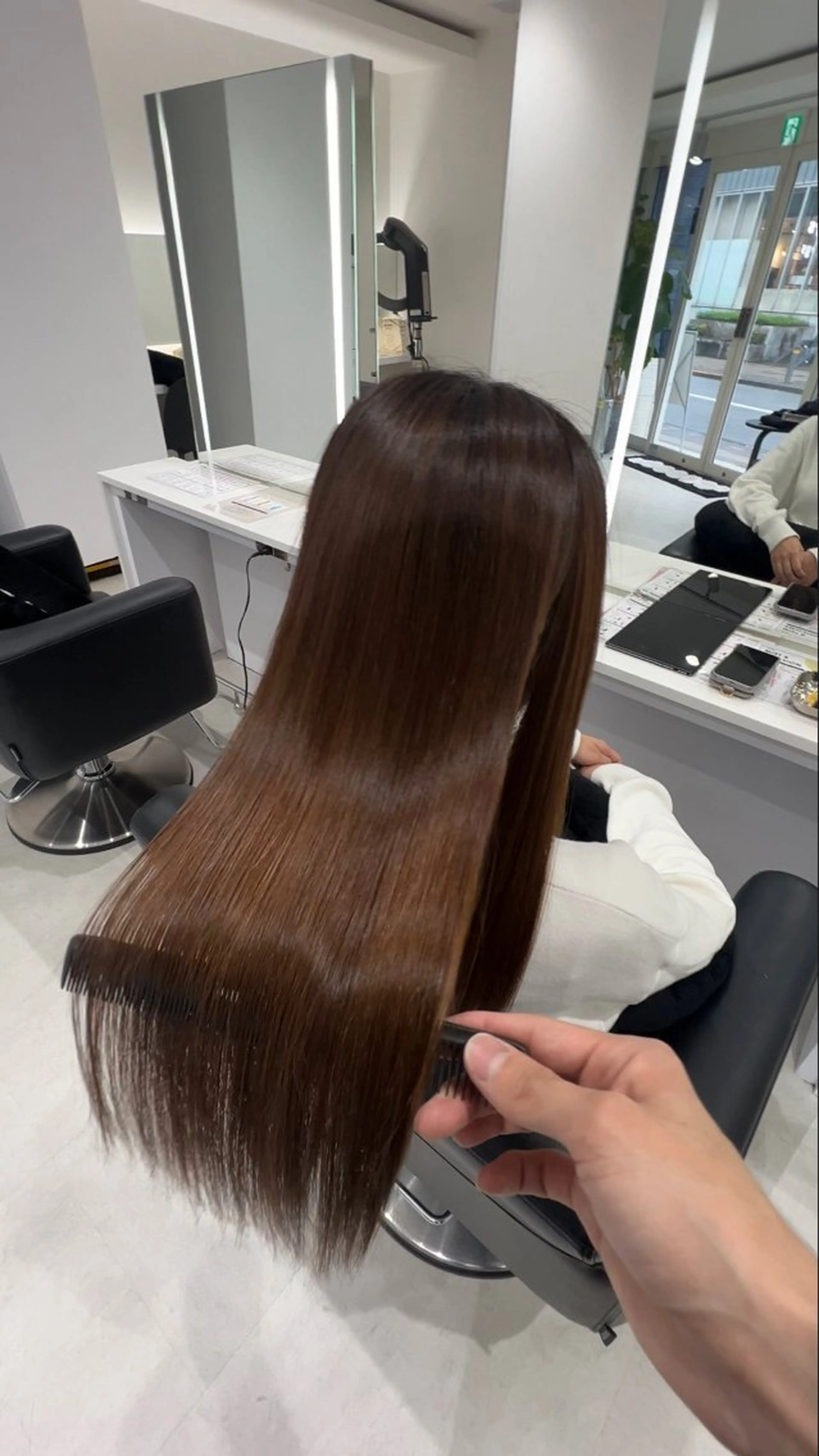 ロング パーマ 縮毛矯正 トリートメント ヘッドスパ ヘアセット 🖤:髪質改善/ 透明感カラー/Aoiのヘアスタイル