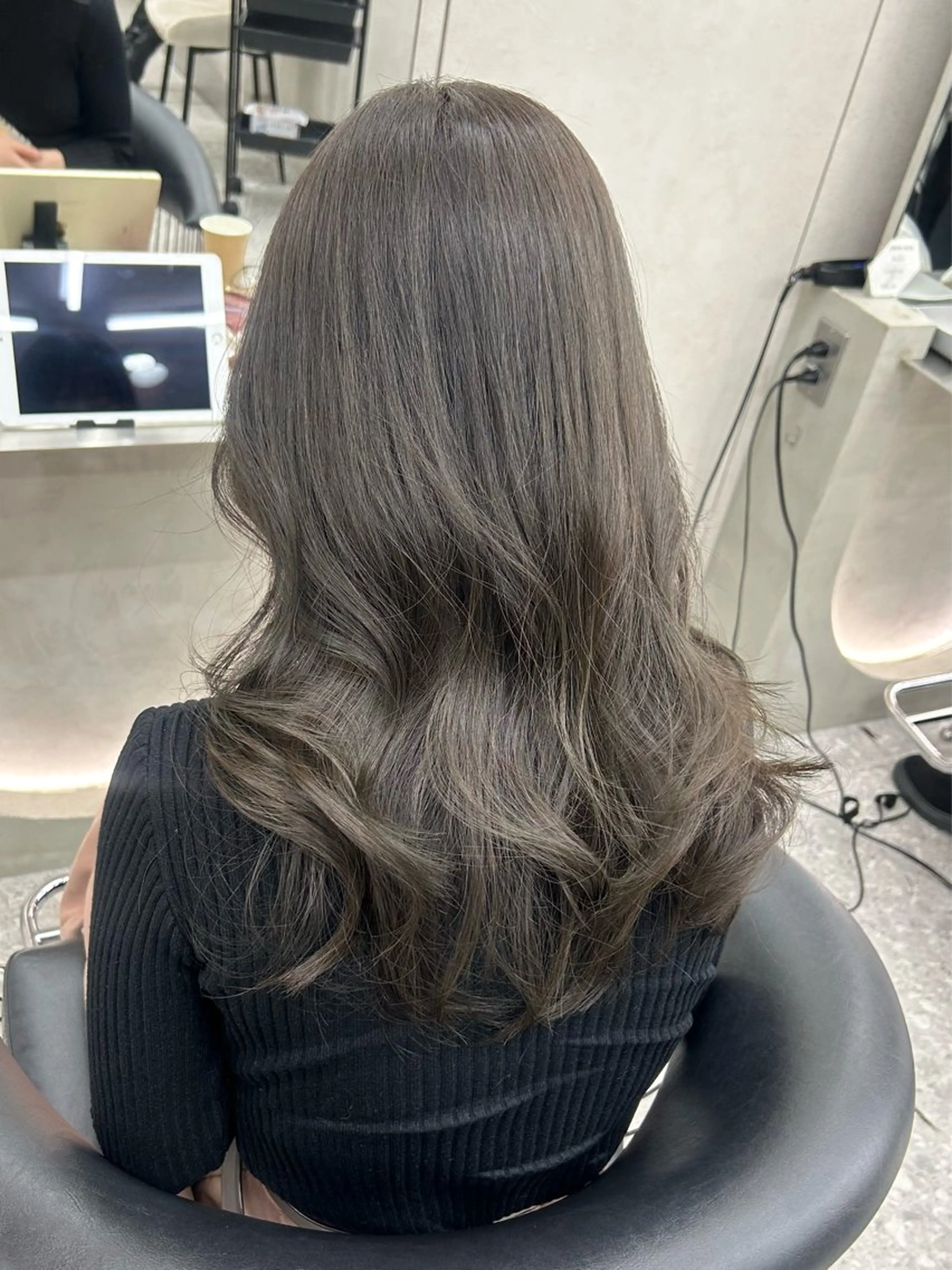 ミディアム カラー ヘアアレンジ カット ヘアカラー ふみか🎀 ベージュカラーのヘアスタイル