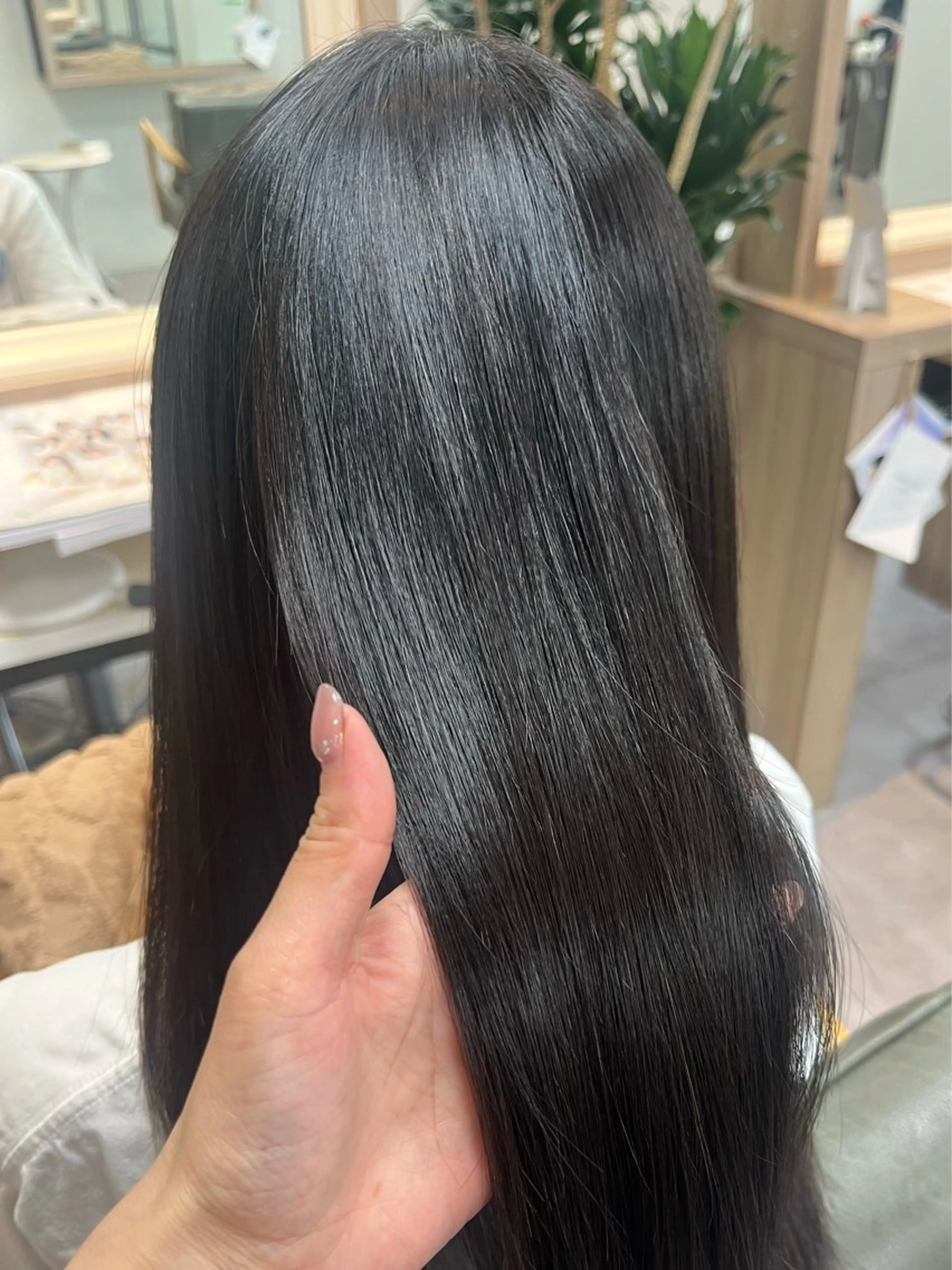 ロング 縮毛矯正 光本 千紘のヘアスタイル