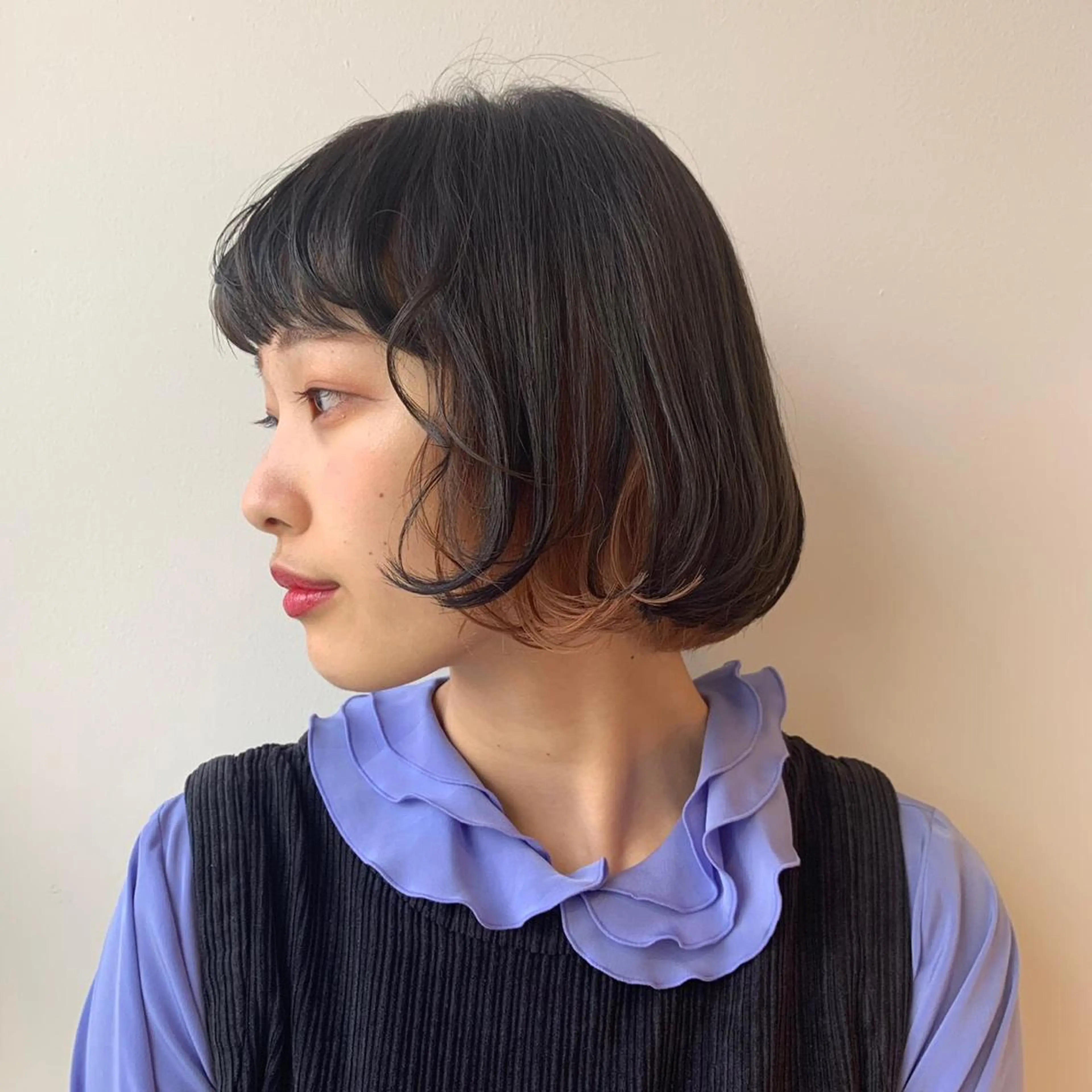 ショート カラー 小森 衣純のヘアスタイル