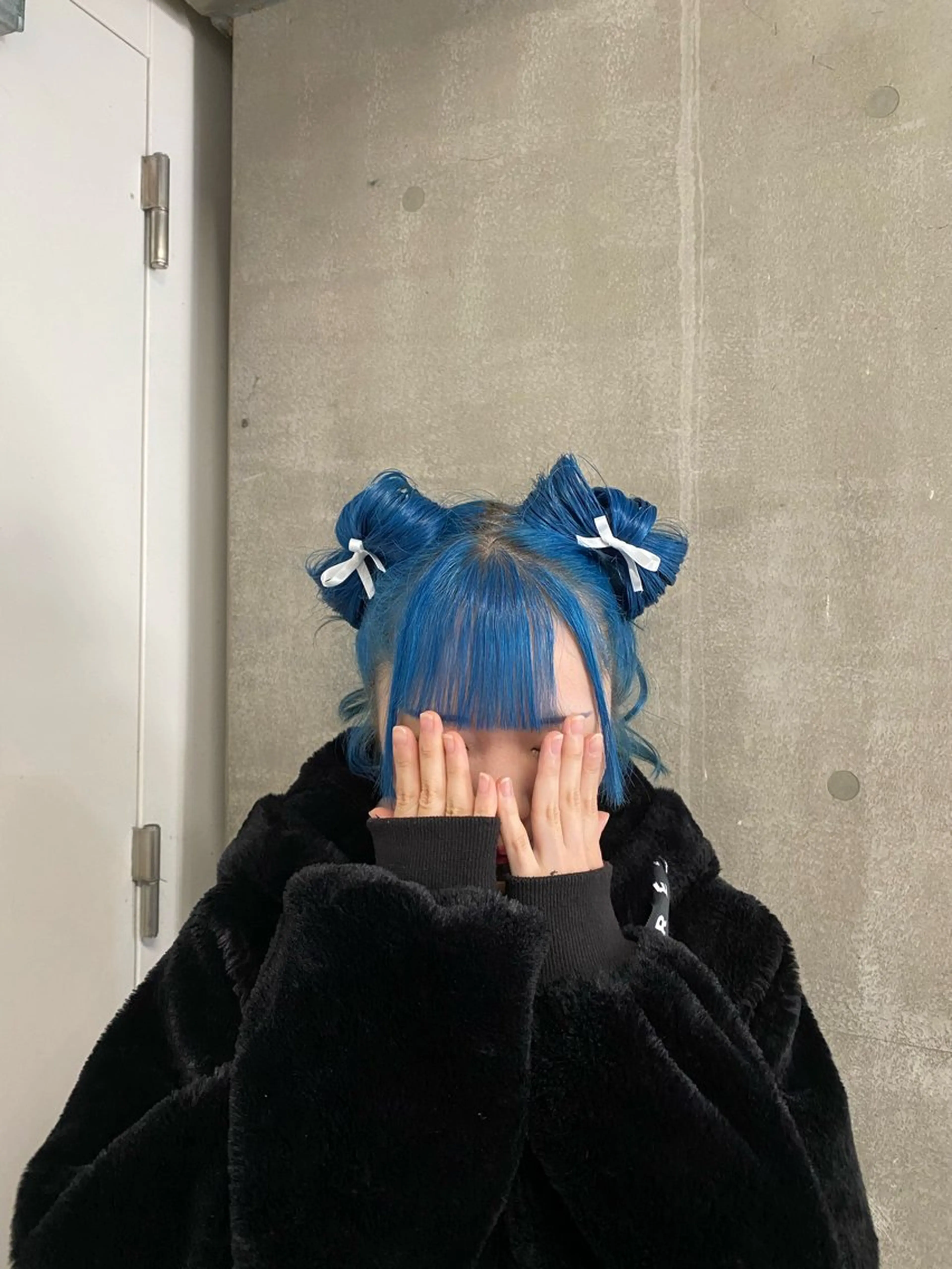カラー ヘアアレンジ ブルーカラー ヘアカラー トリートメント ハイトーン/レイヤー /ケアブリーチ石川治のヘアスタイル