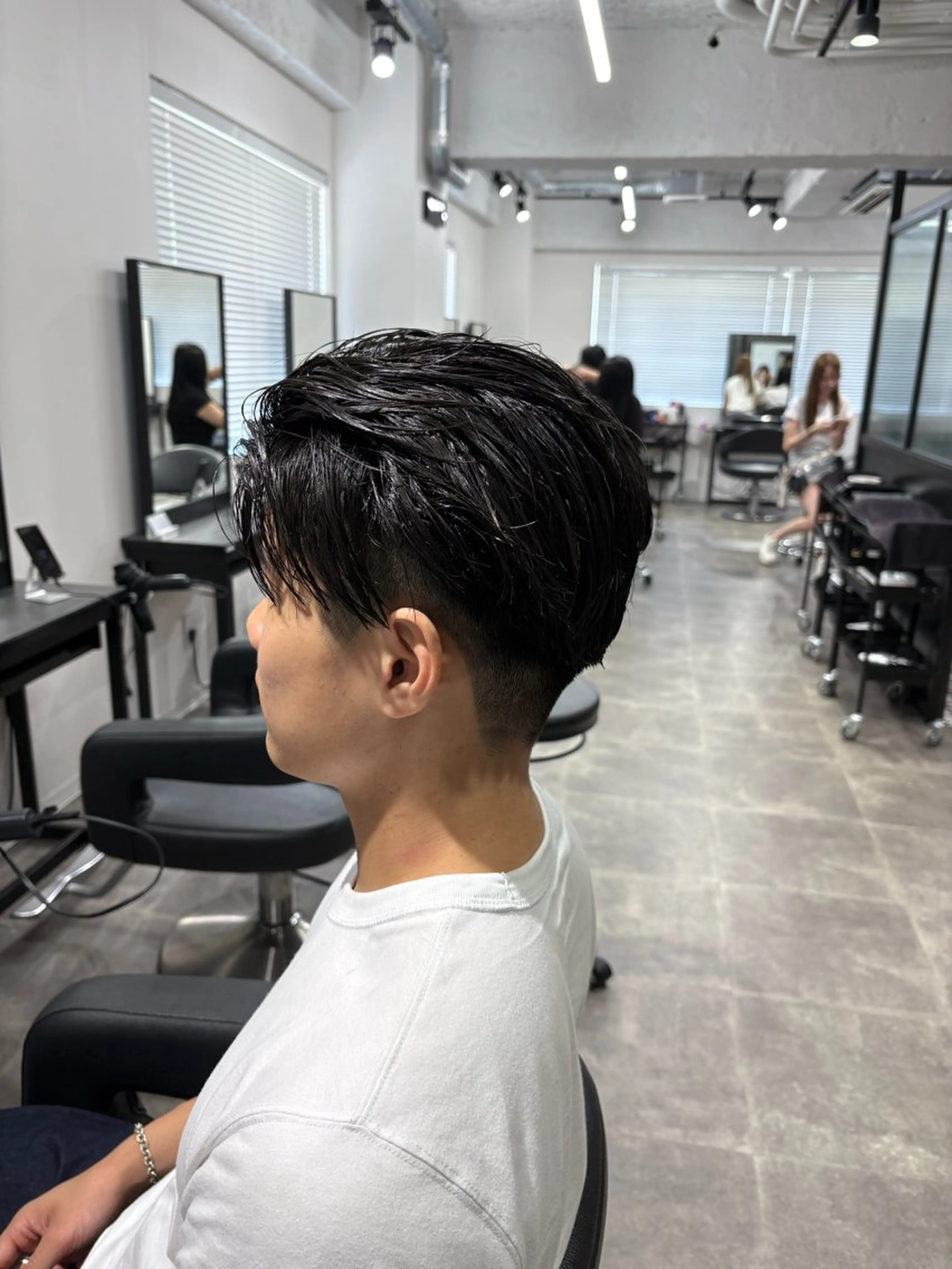 ショート パーマ メンズ カット パーマ 韓国ヘア暗髪 ダブルカラーメンズ可のヘアスタイル