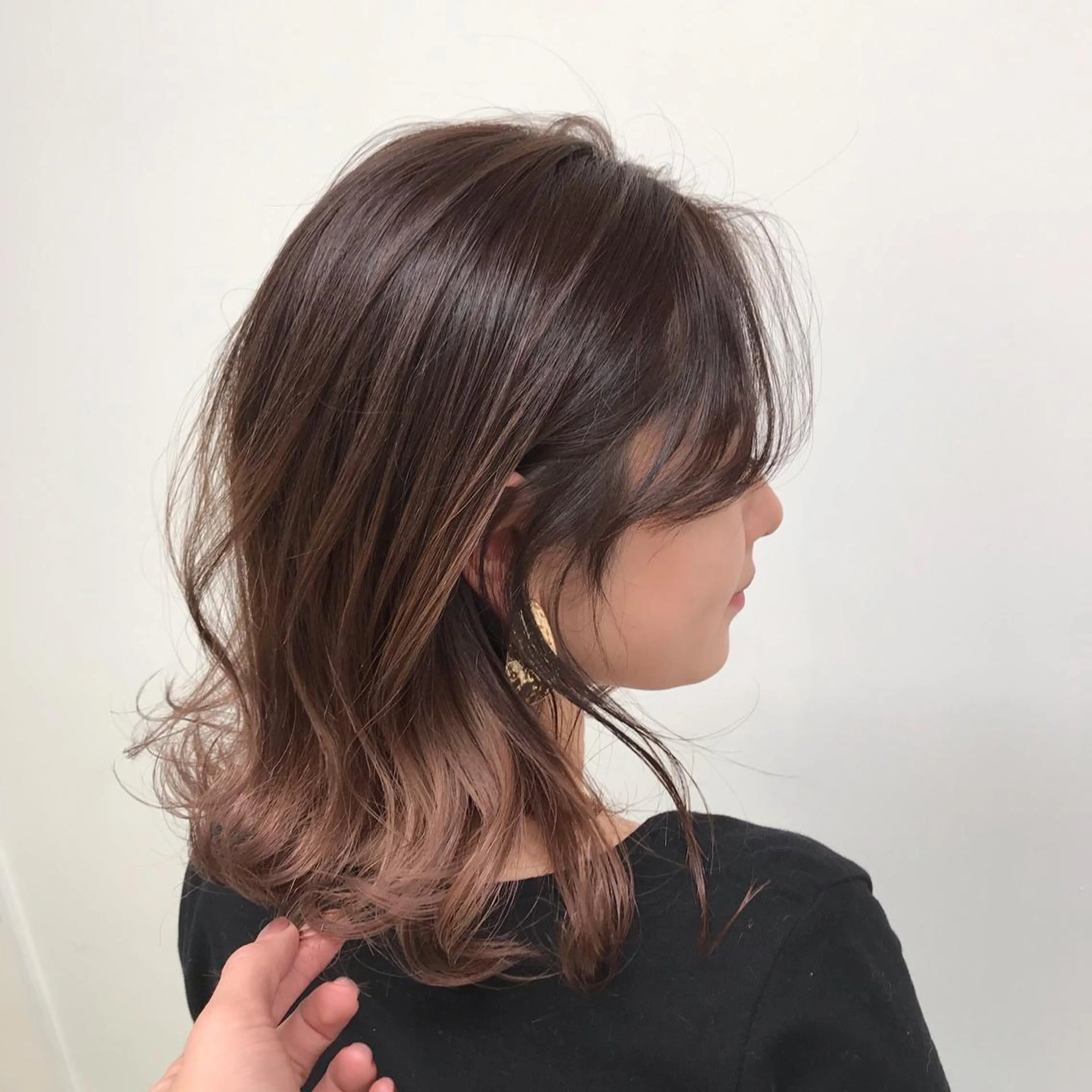 ミディアム カラー 🩵ハイトーン 美咲🩵のヘアスタイル