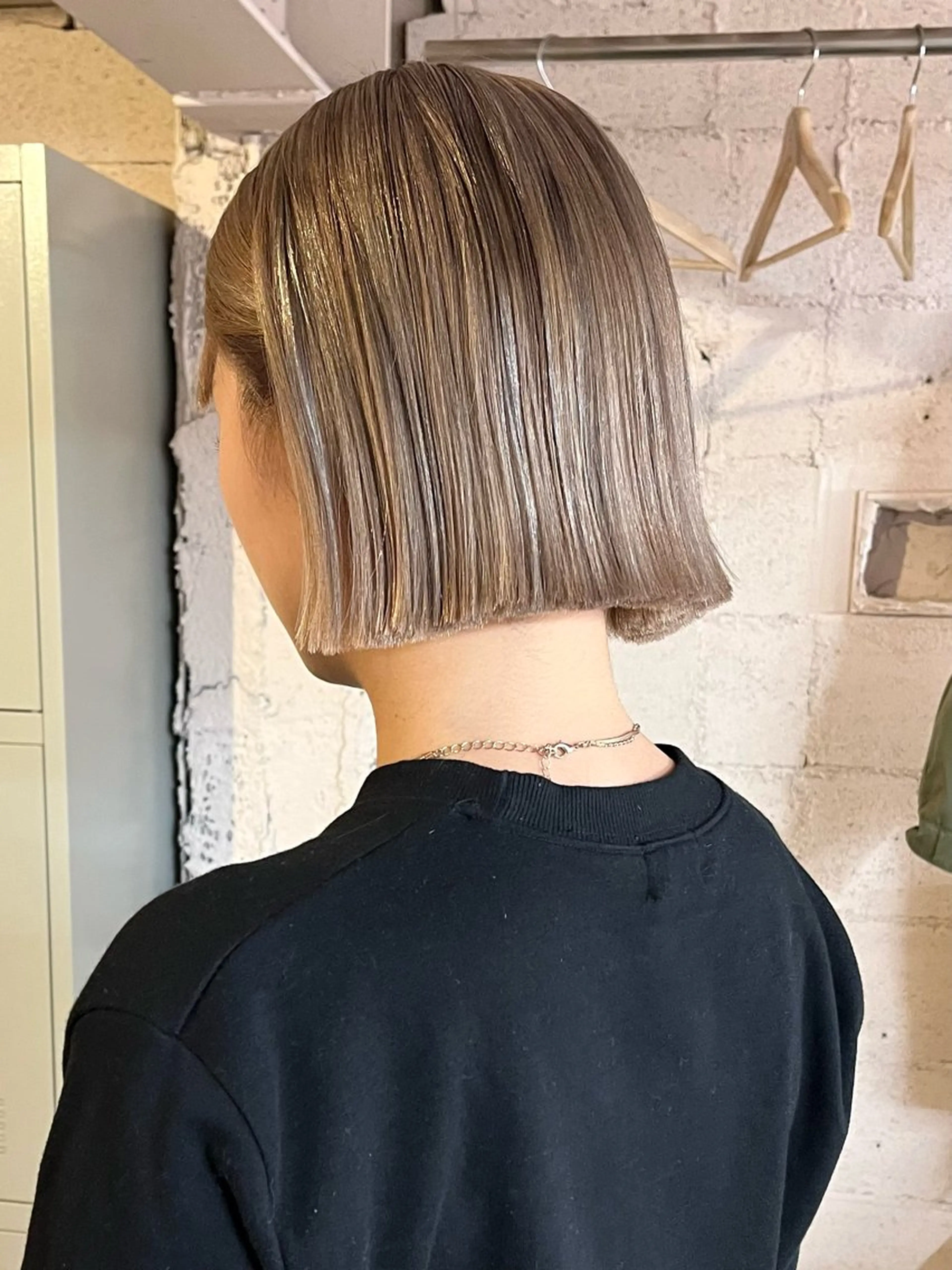 ショート カラー ベージュカラー ブリーチ ハイライトカラー ハイトーンカラー ハイトーンベージュ カット ヘアカラー トリートメント iru所属・mi kiのヘアスタイル