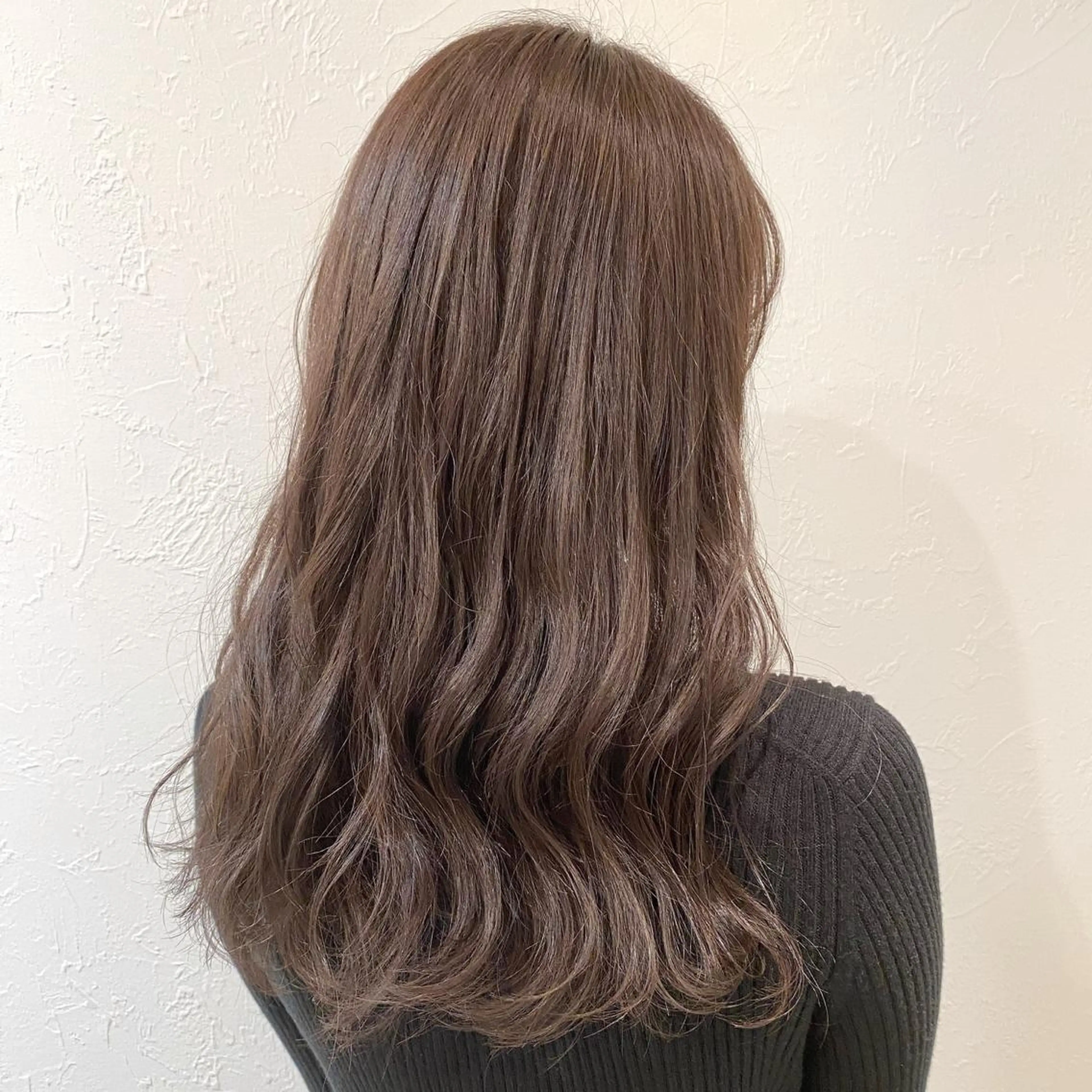 セミロング ブリーチなしカラー レイヤーカットのヘアスタイル