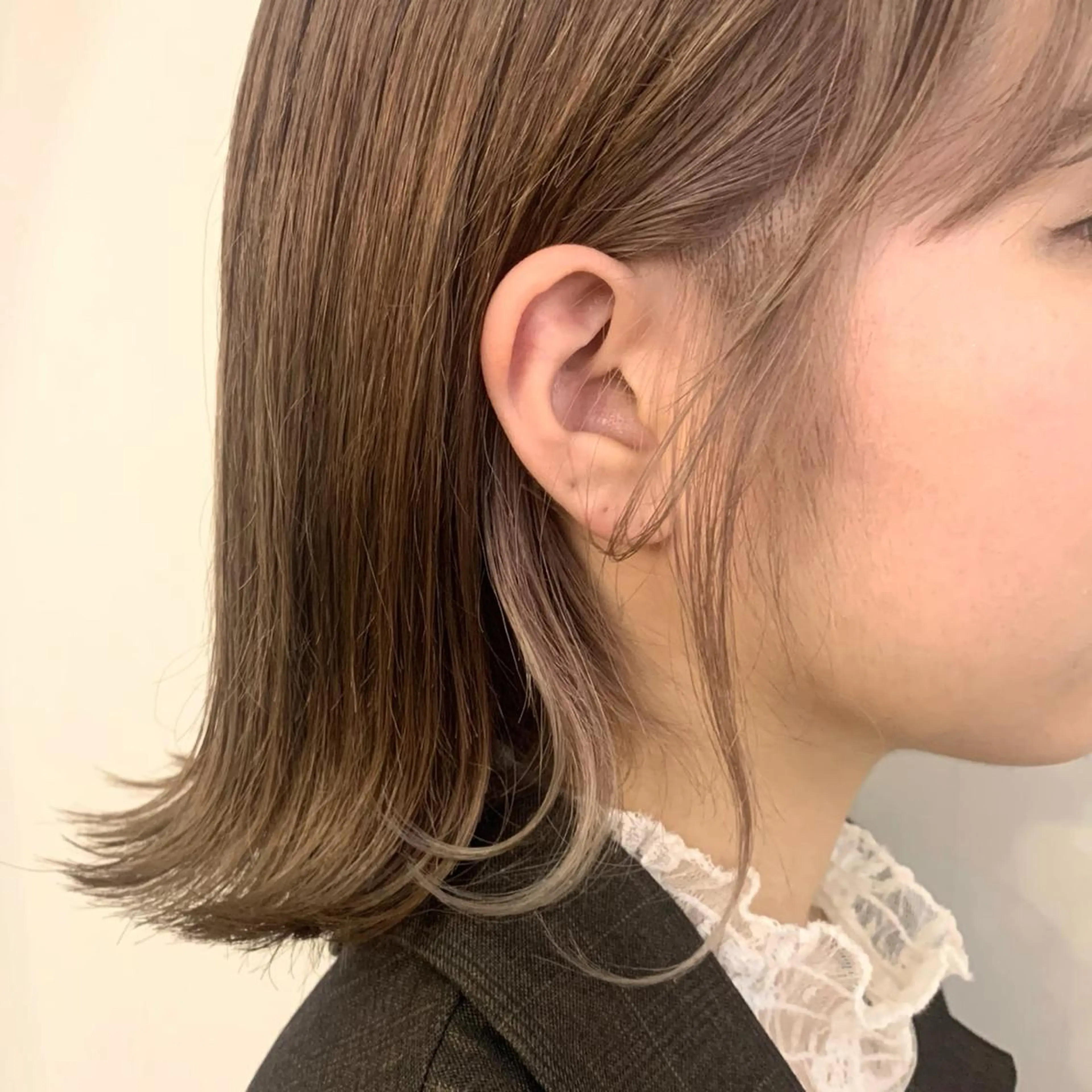 ミディアム カラー インナーカラー ヘアカラー トリートメント chama レイヤーカットのヘアスタイル