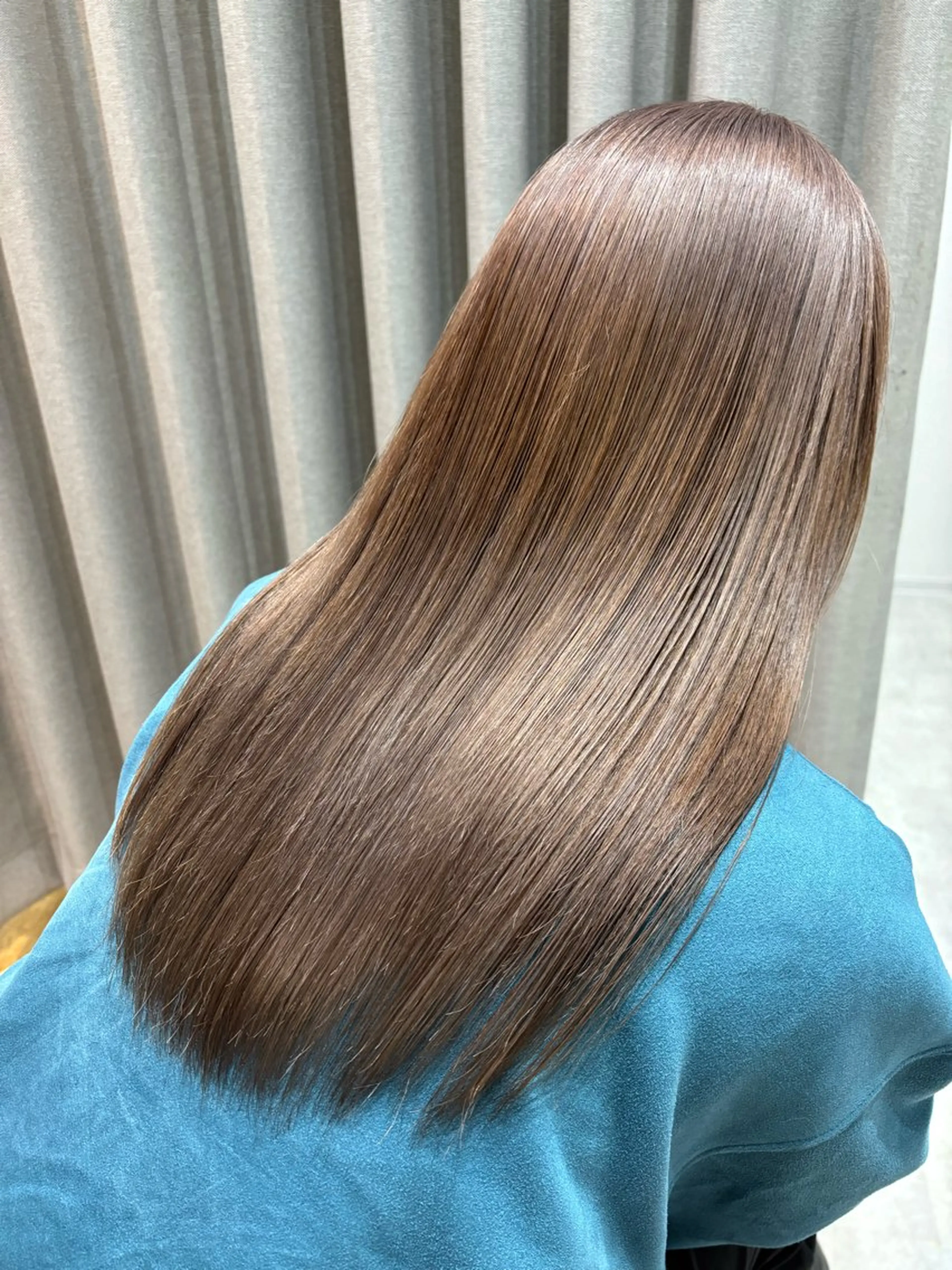 ロング カラー ベージュカラー ブリーチ ミルクティーベージュ ヘアカラー トリートメント Atre.所属・🤍美髪縮毛/髪質 改善/池上夏凜🤍のヘアスタイル