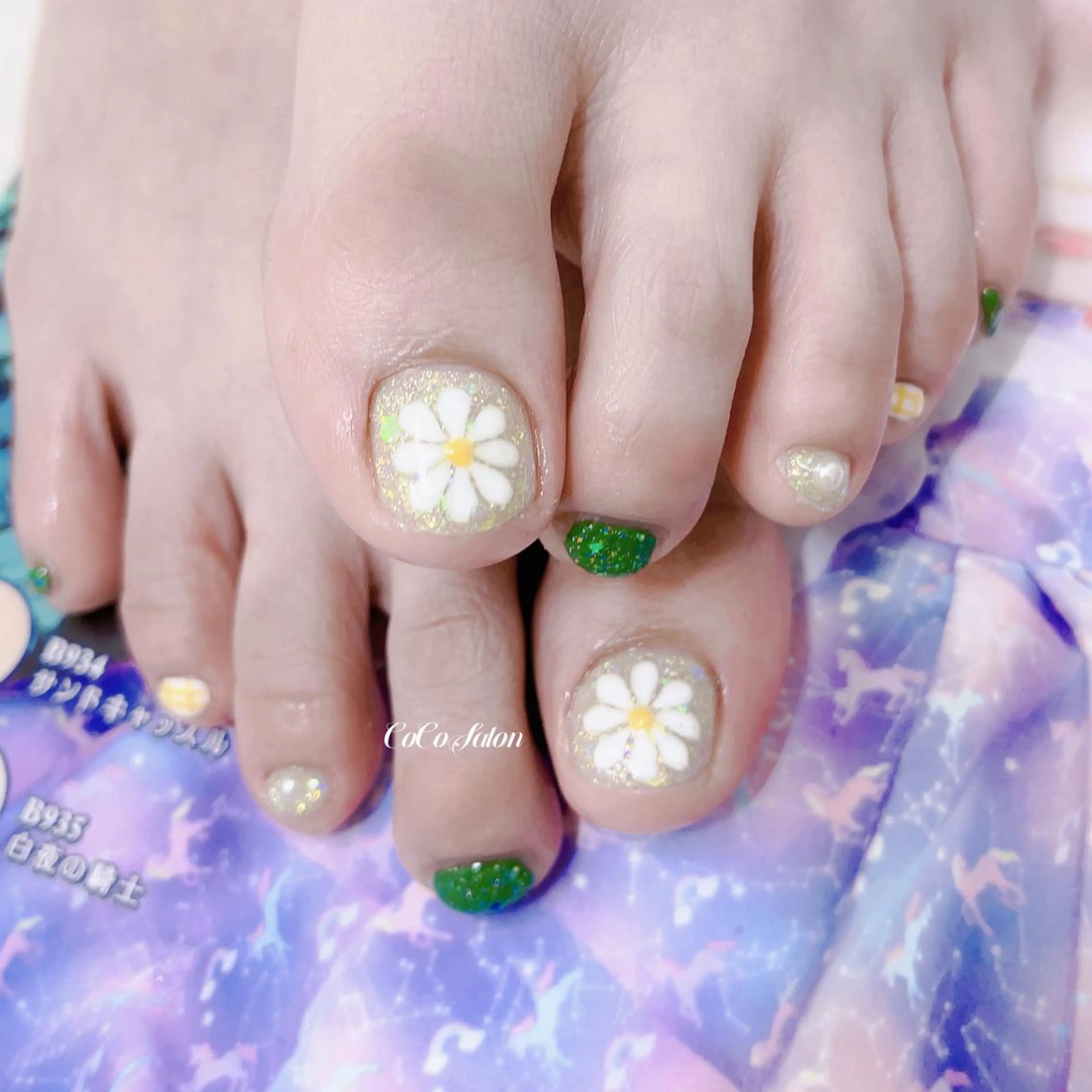 ネイル オーロラネイル 長さ出し フラワーネイル フットネイル ジェルネイル フットネイル CoCoSalon ネイル/まつ毛予約のネイルデザイン