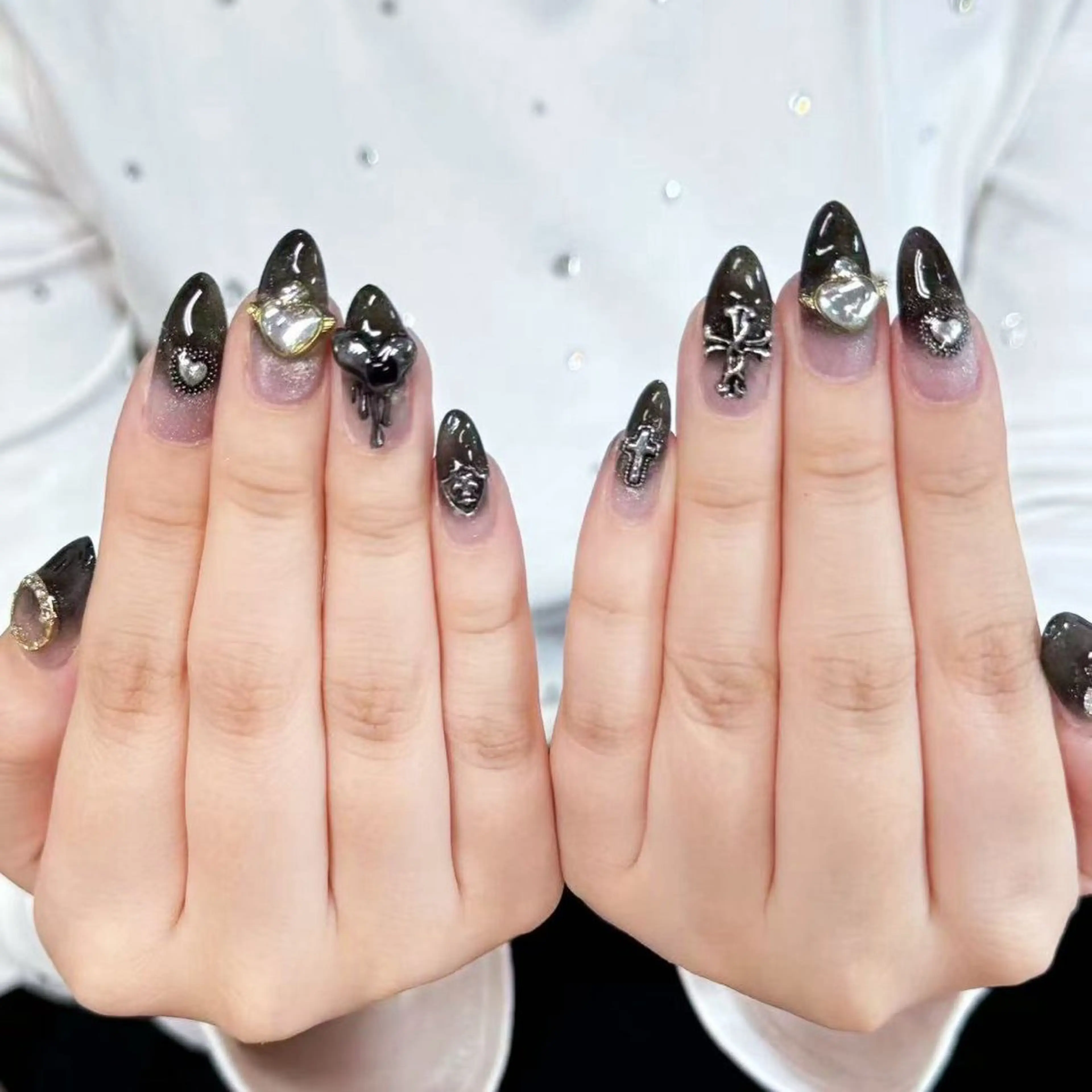 ネイル アートネイル オーロラネイル ガーリー キラキラネイル 韓国ネイル ハンドネイル yu ri 🌹のネイルデザイン