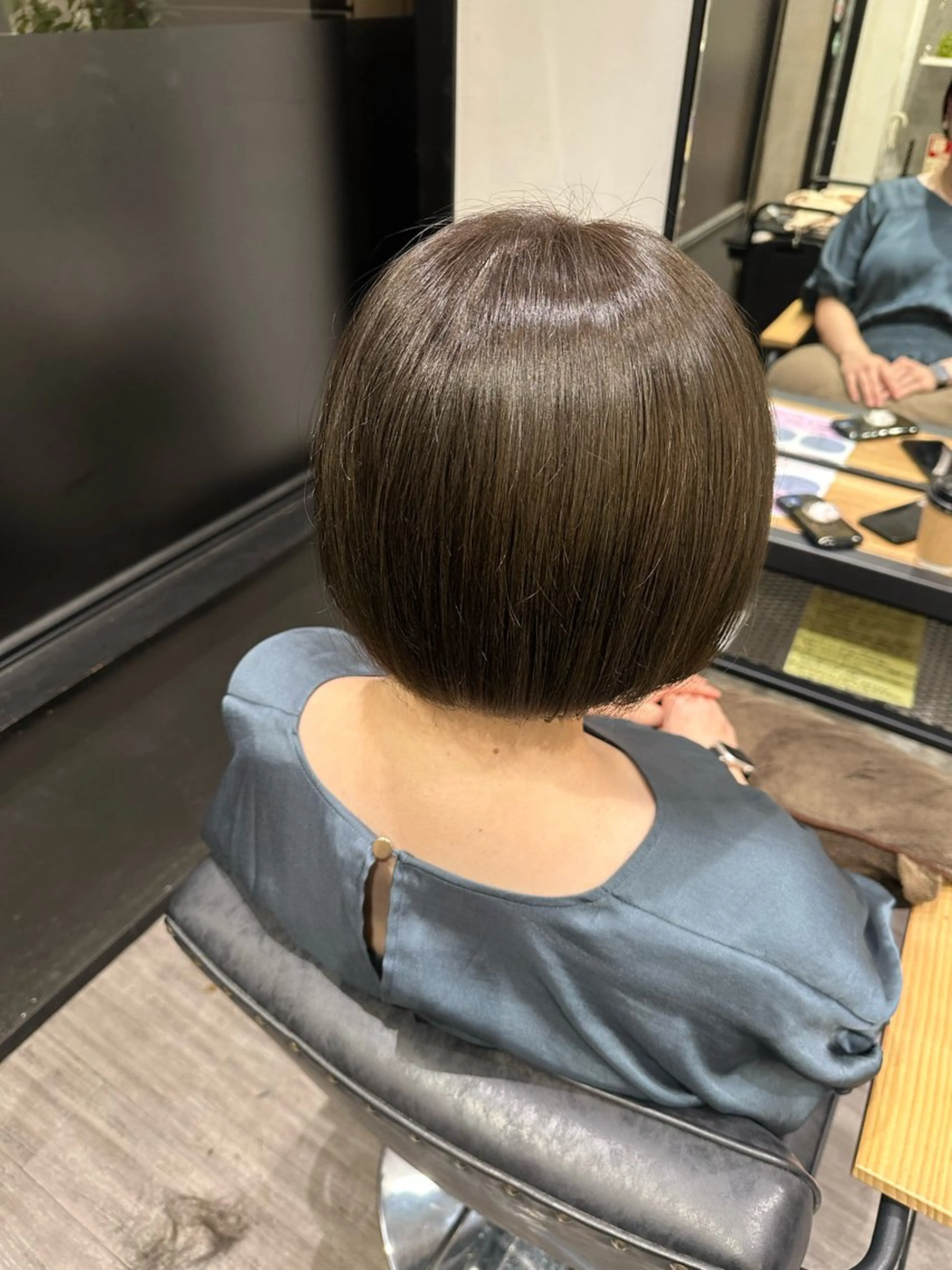 ミディアム カラー アッシュ オリーブアッシュ カット ヘアカラー トリートメント 上田 紗也のヘアスタイル