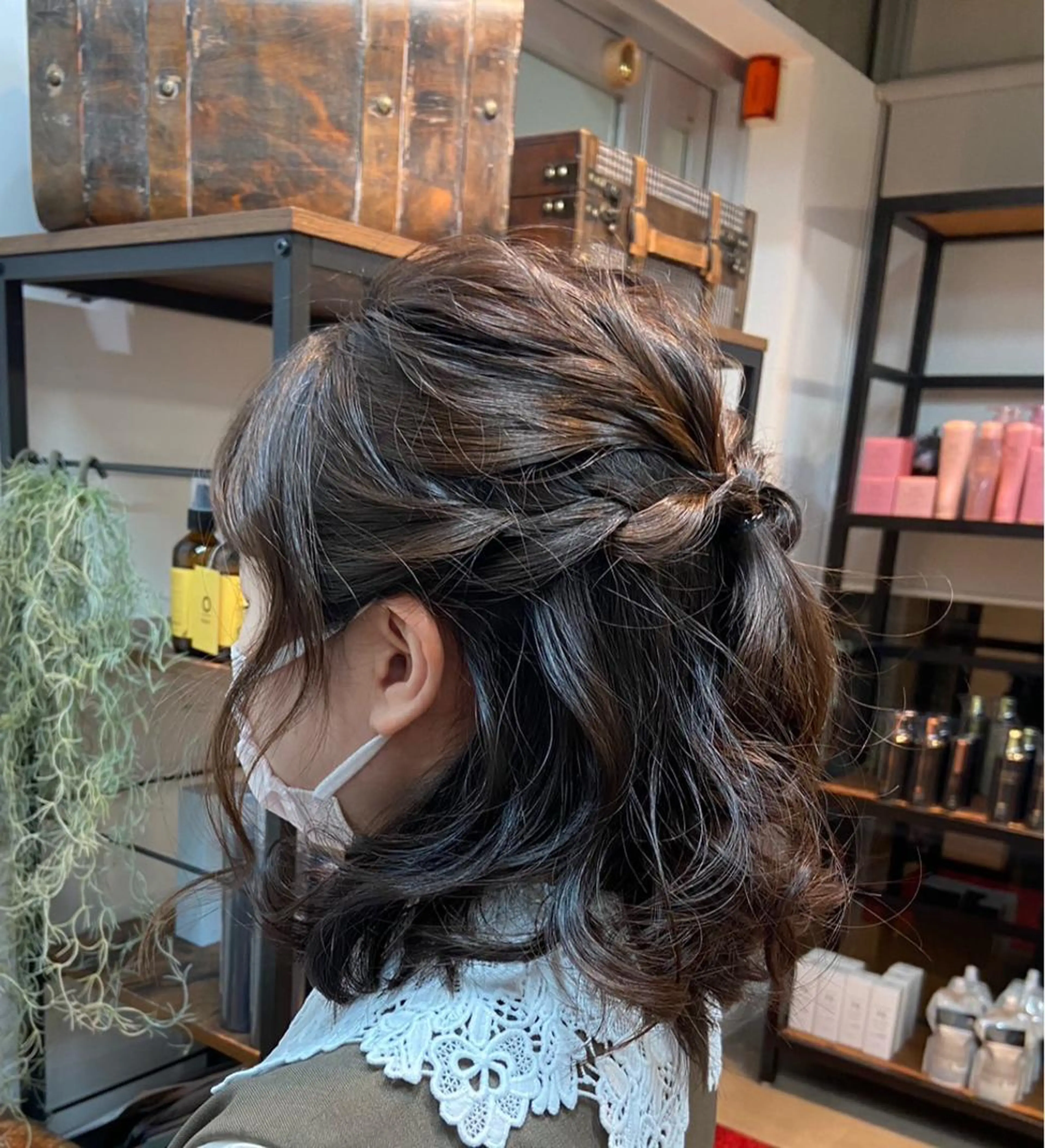 ミディアム 安岡 美咲のヘアスタイル