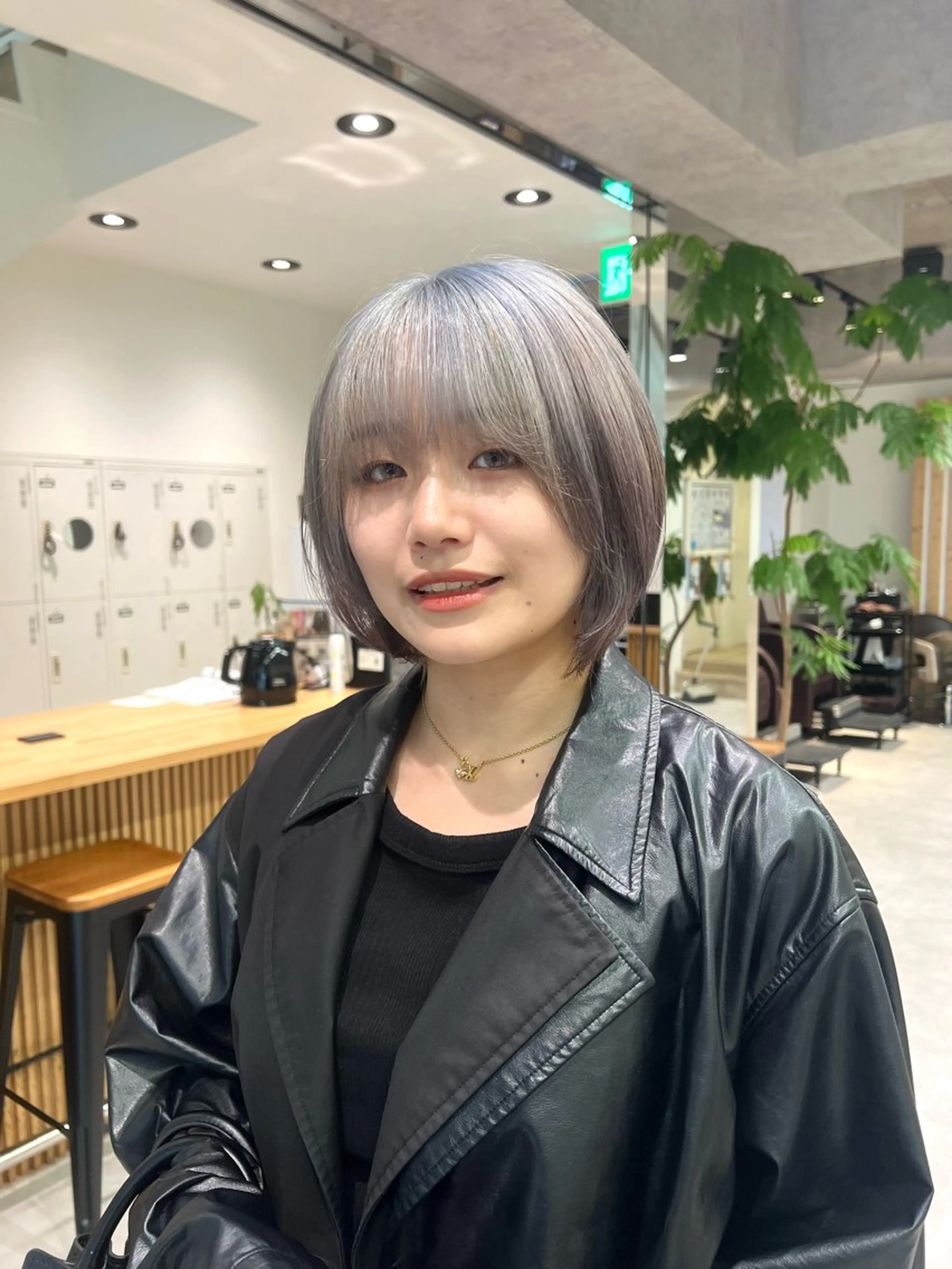 ショート カラー ヘアカラー トリートメント ダブルカラーブリーチ 髪質改善　縮毛矯正のヘアスタイル