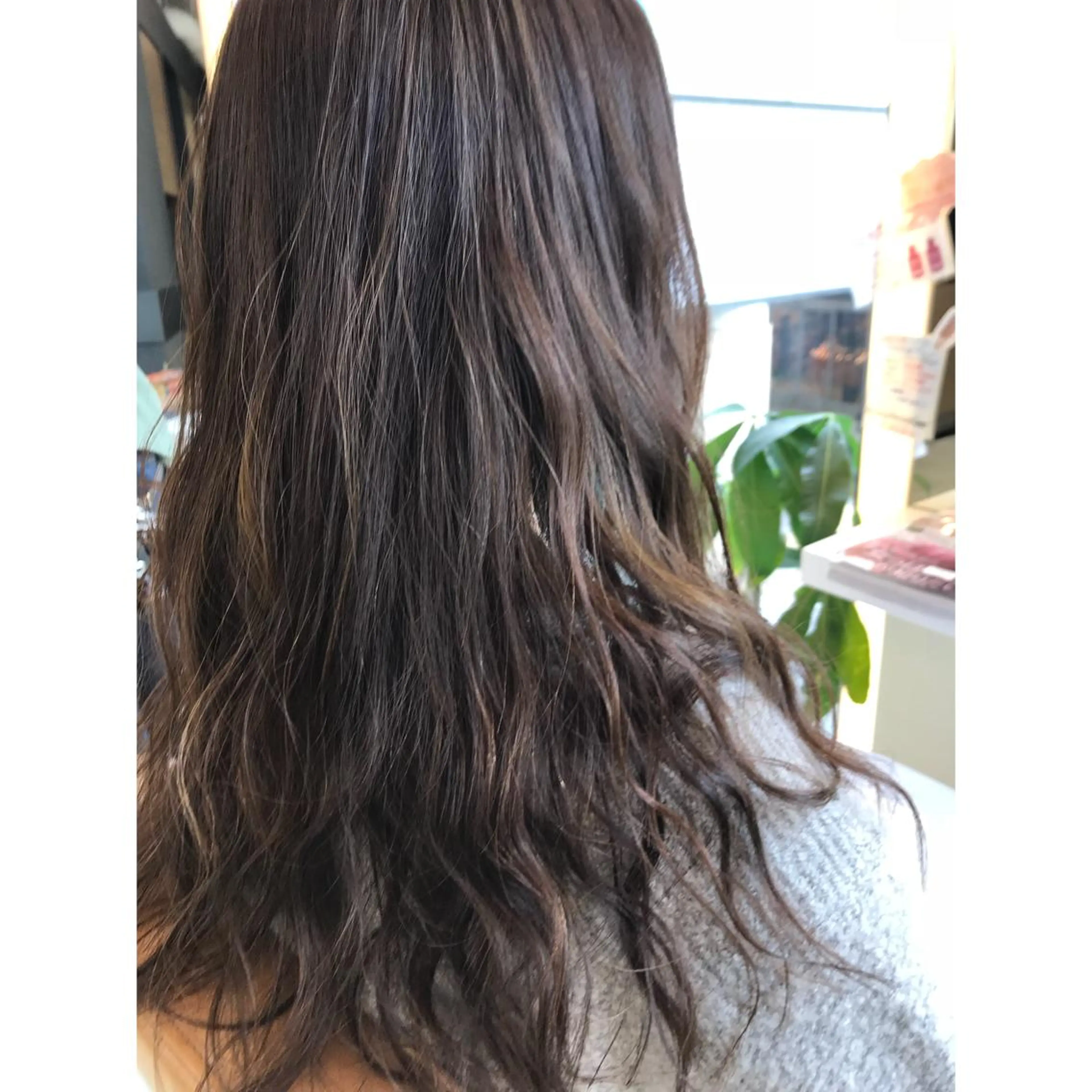 ロング カラー アディクシーカラー ブリーチ ハイライトカラー ハイライト トリートメント 坂西 春果のマツエク・マツパデザイン