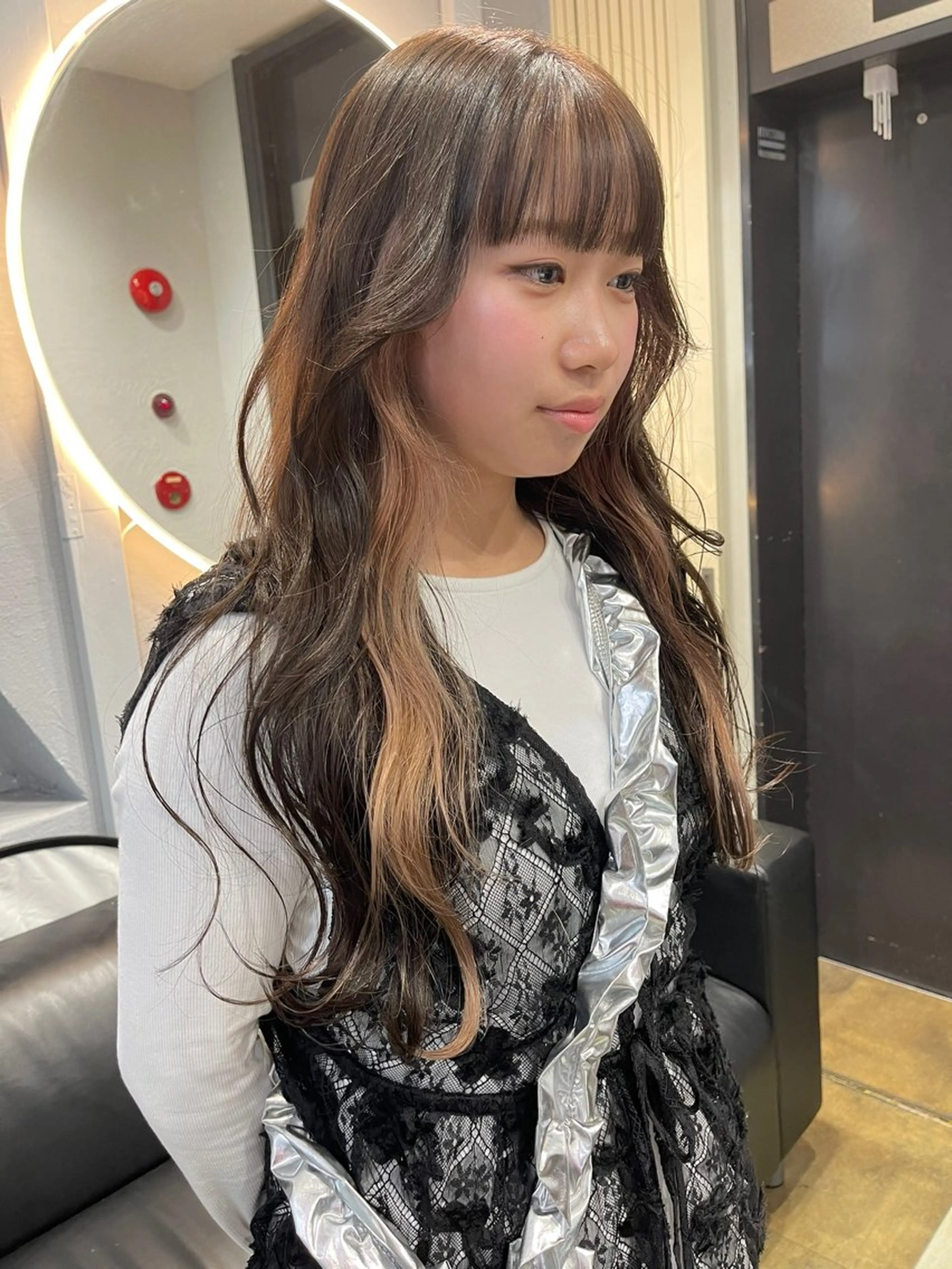 ロング カラー ベージュカラー ブリーチ ケアブリーチ デザインカラー ダブルカラー カット ヘアカラー トリートメント 宮崎　達也 ミルクティーベージュのヘアスタイル