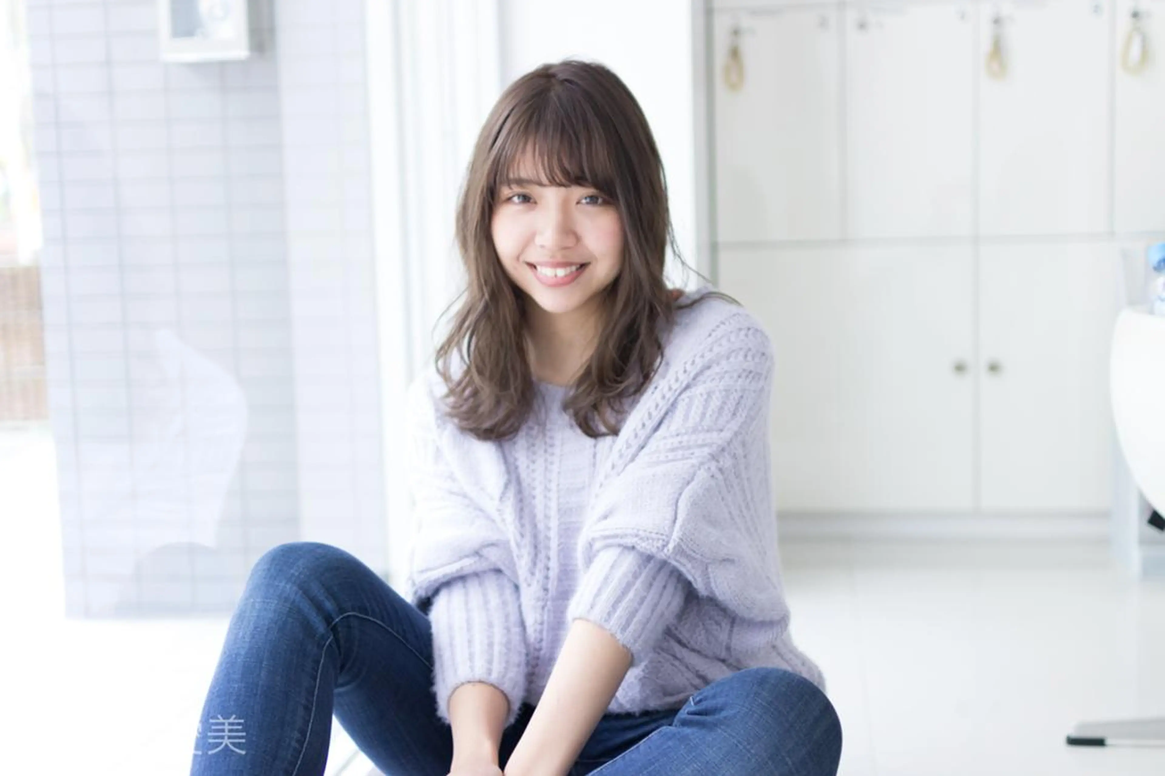 ミディアム カラー パーマ アッシュ ベージュカラー 透明感カラー デザインカラー グレージュ 佐藤 愛美のヘアスタイル