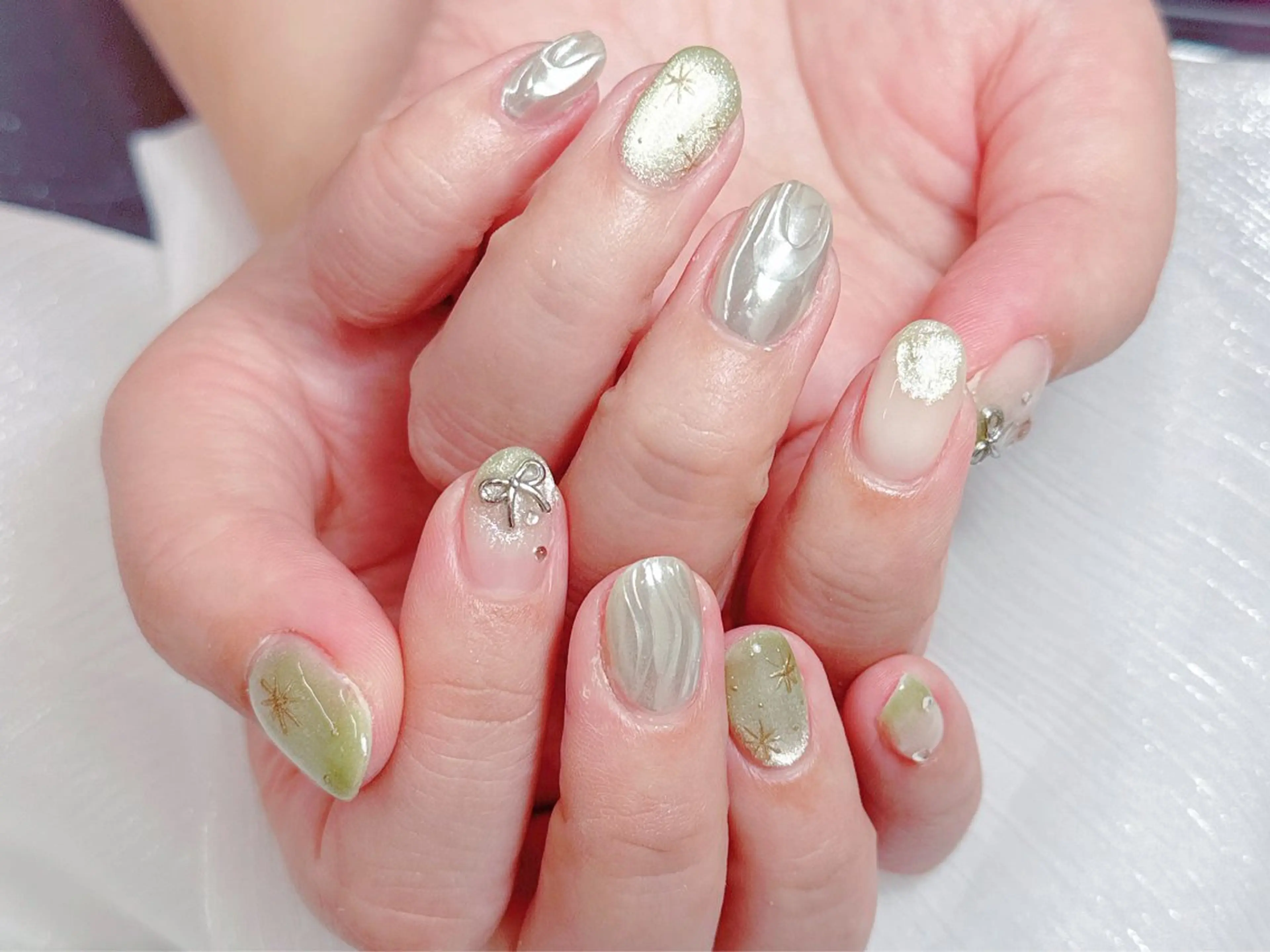 ネイル オーロラネイル フレンチネイル グラデーション 韓国ネイル マグネットネイル ハンドネイル NOA NAILのネイルデザイン
