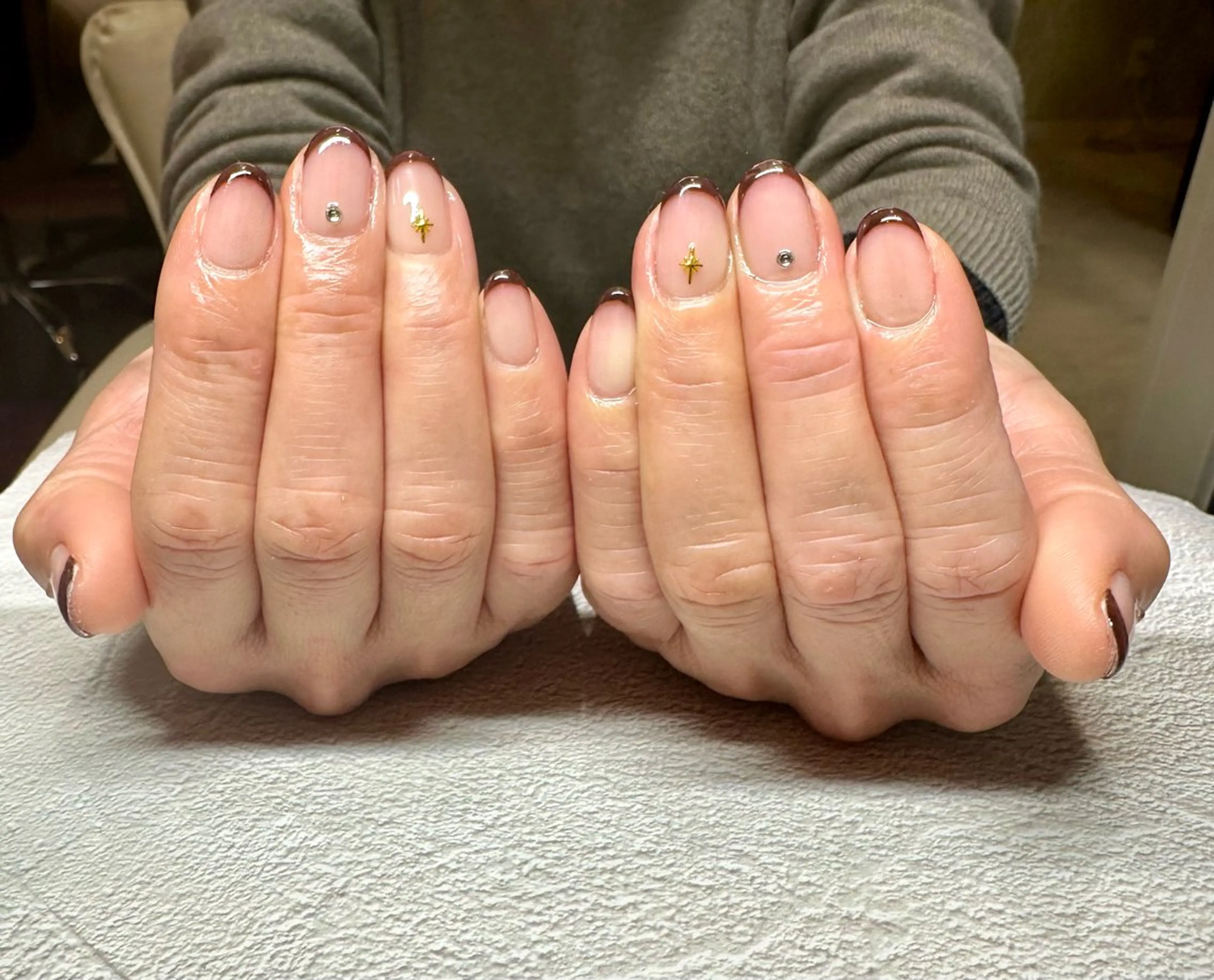 ネイル ブラウン フレンチネイル ハンドネイル Tanemoto所属・Ueda Rieのネイルデザイン