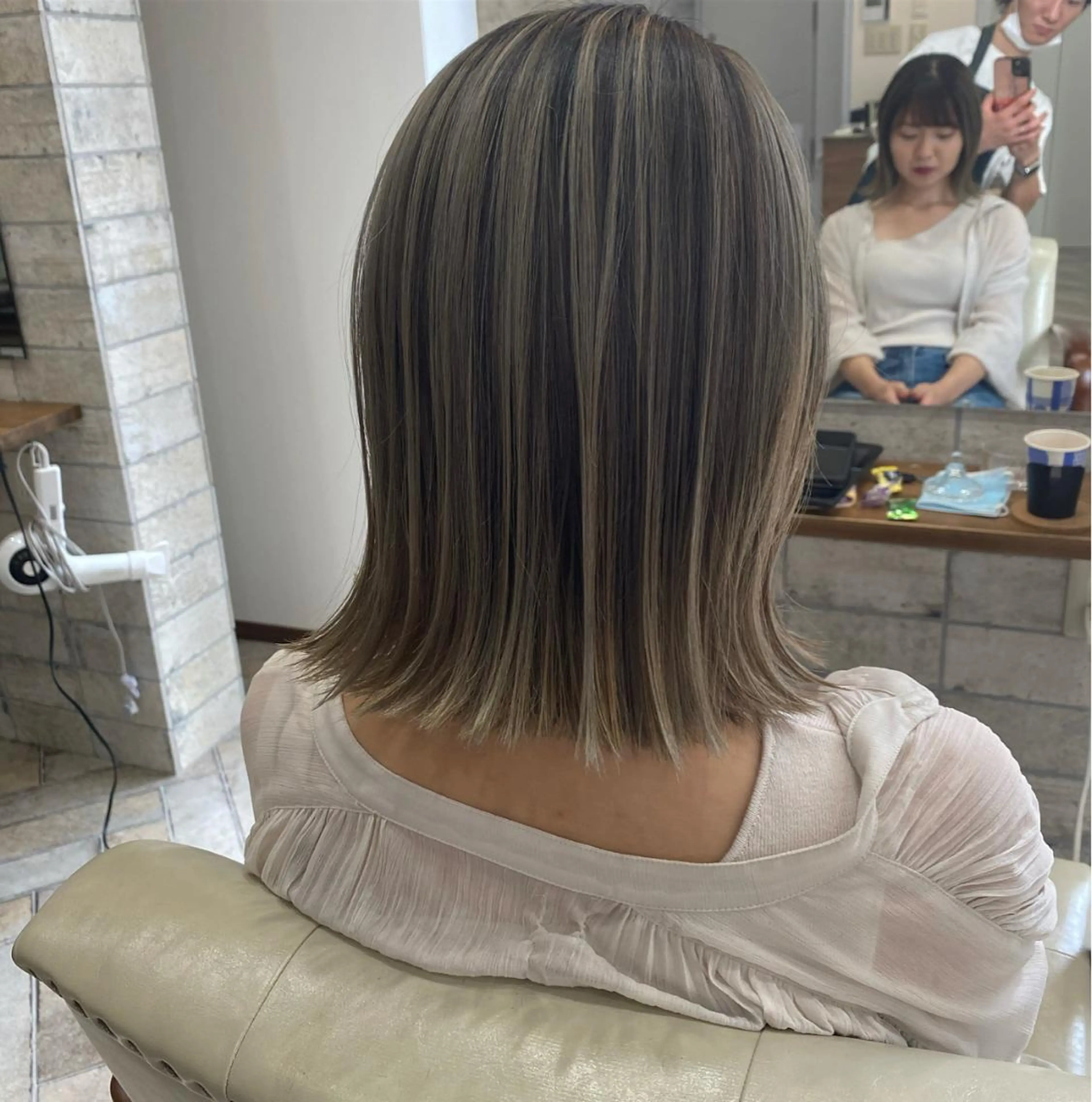 ミディアム カラー パーマ ヘアアレンジ メンズ キッズ ネイル マツエク・マツパ カット ヘアカラー ハイライト、レイヤー カット/西梅田/中西のヘアスタイル