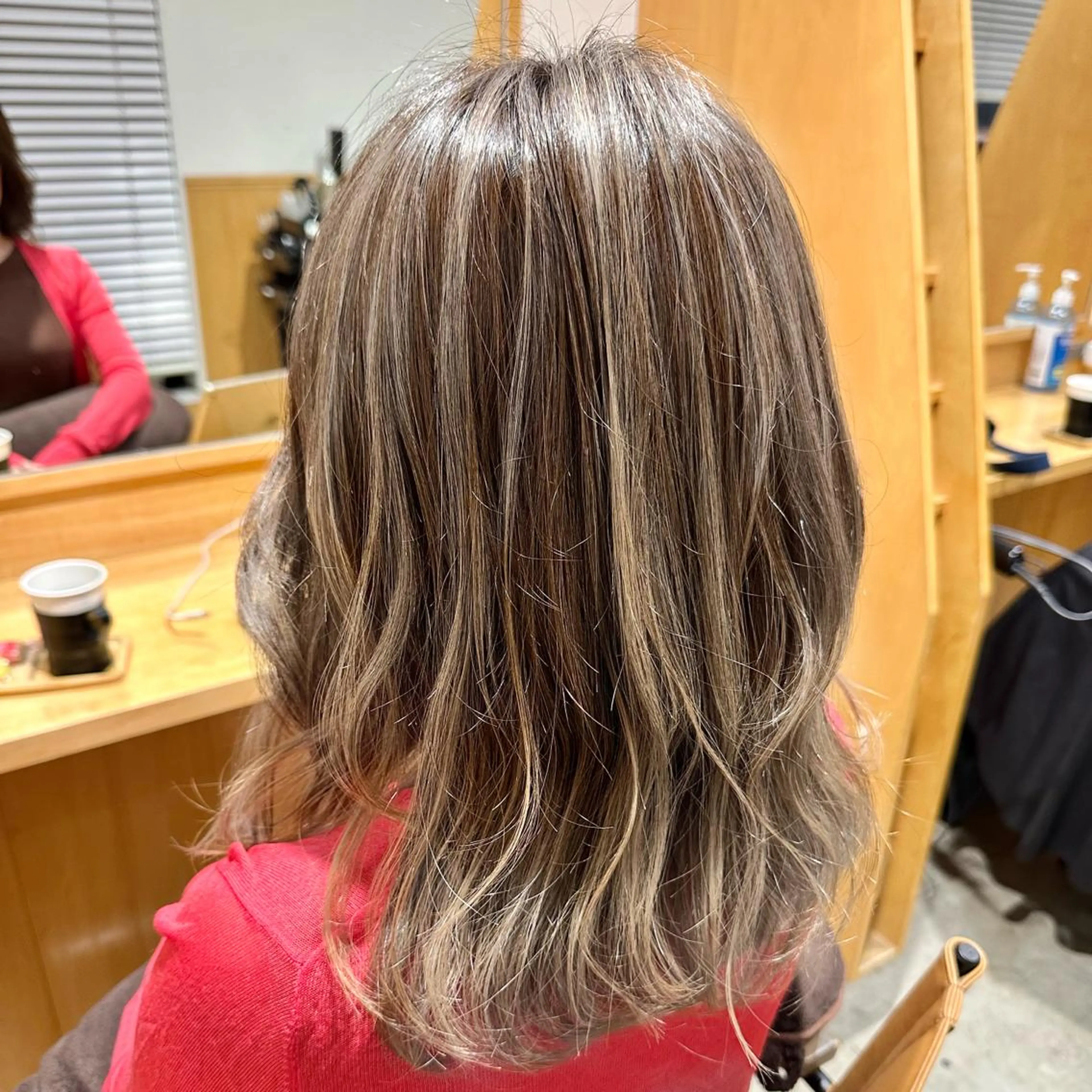 セミロング ヘアカラー 🌈神バズり 100%色🌈のヘアスタイル