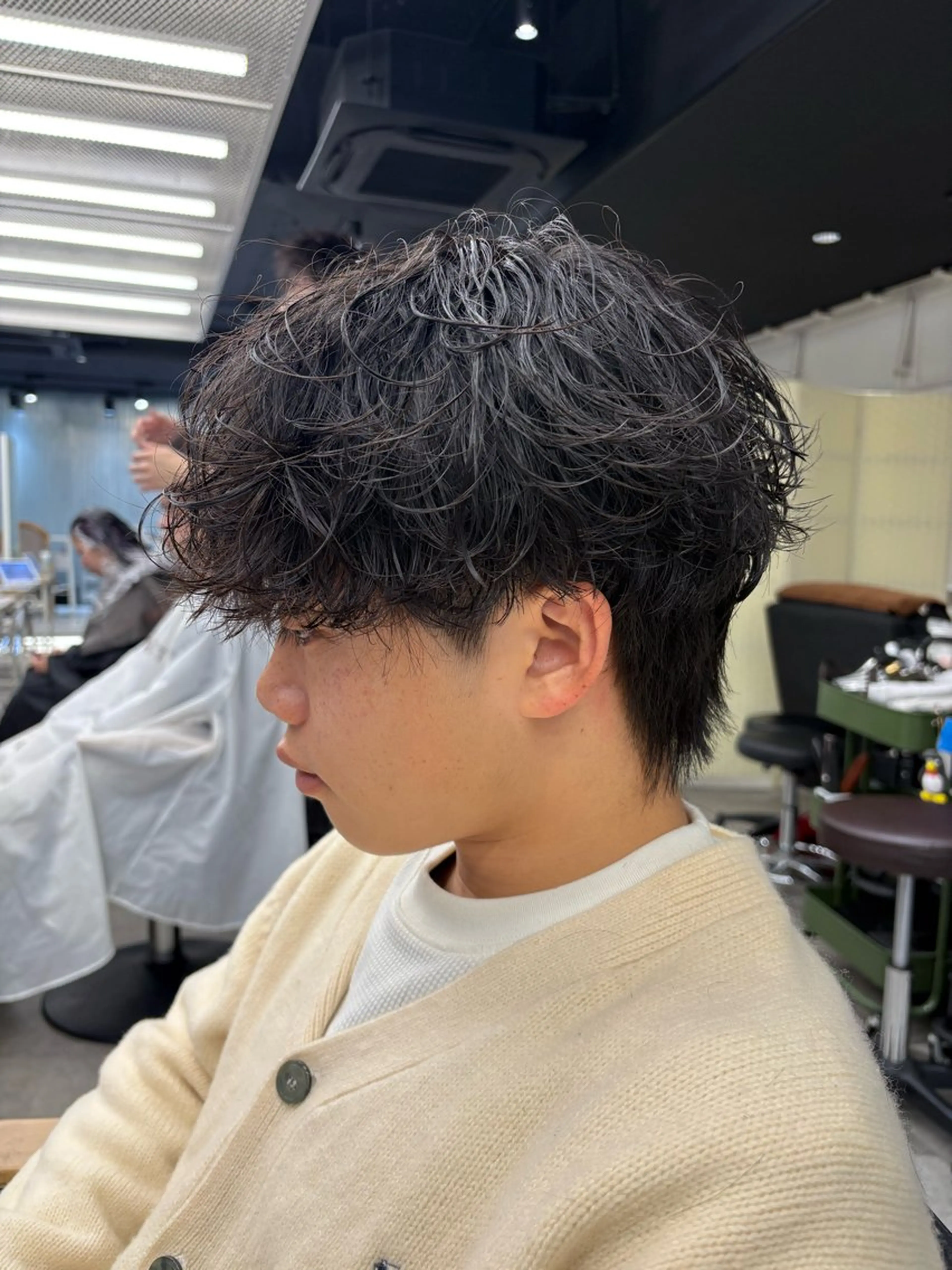 ショート パーマ メンズ メンズパーマ プードルパーマ 学生(メンズ向け) スパイキーショート 波巻きパーマ カット パーマ シャドウパーマ/ ルーズパーマ/メンズのヘアスタイル