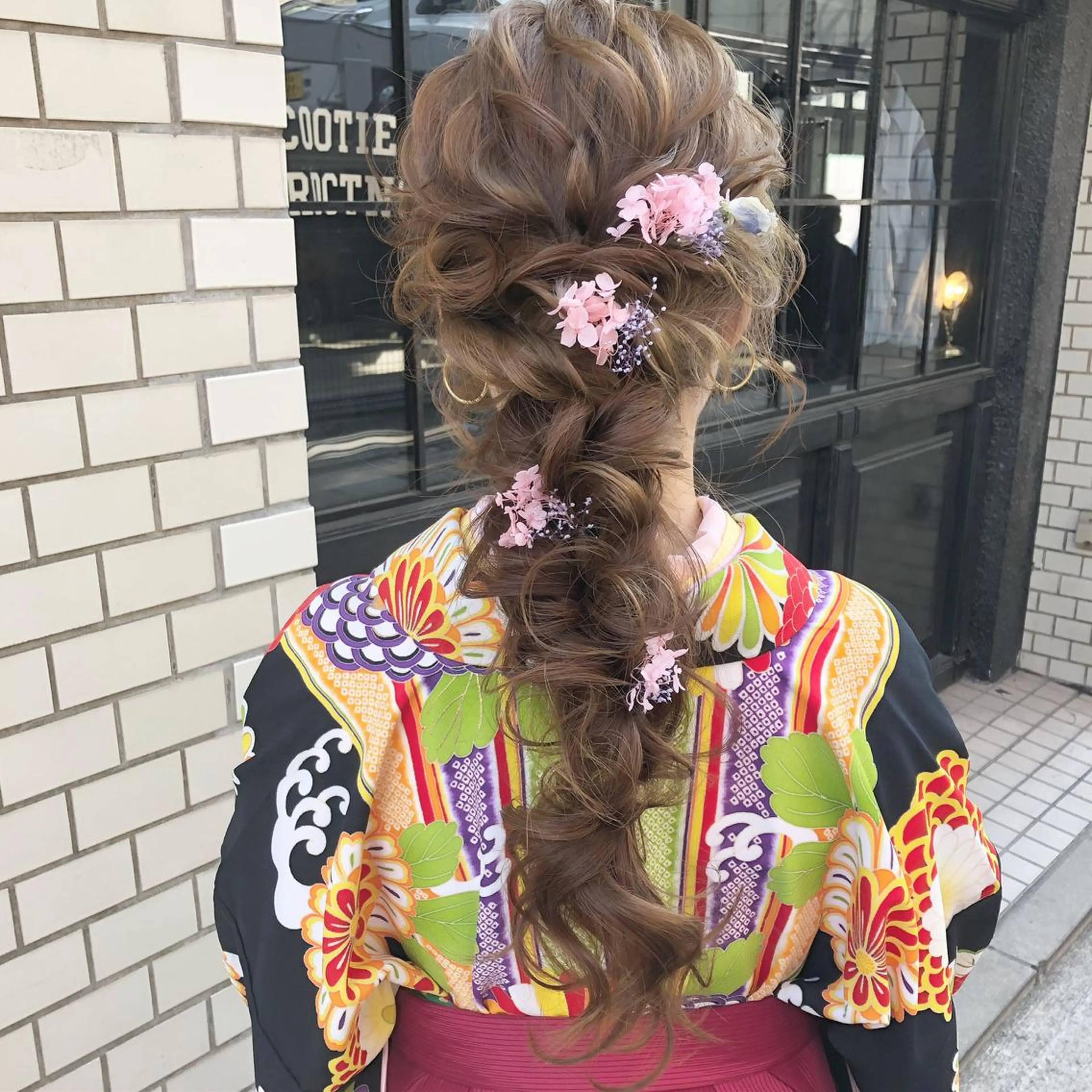ロング ヘアアレンジ 卒業式のヘアスタイル autre所属・大久保 ひでなりのヘアスタイル
