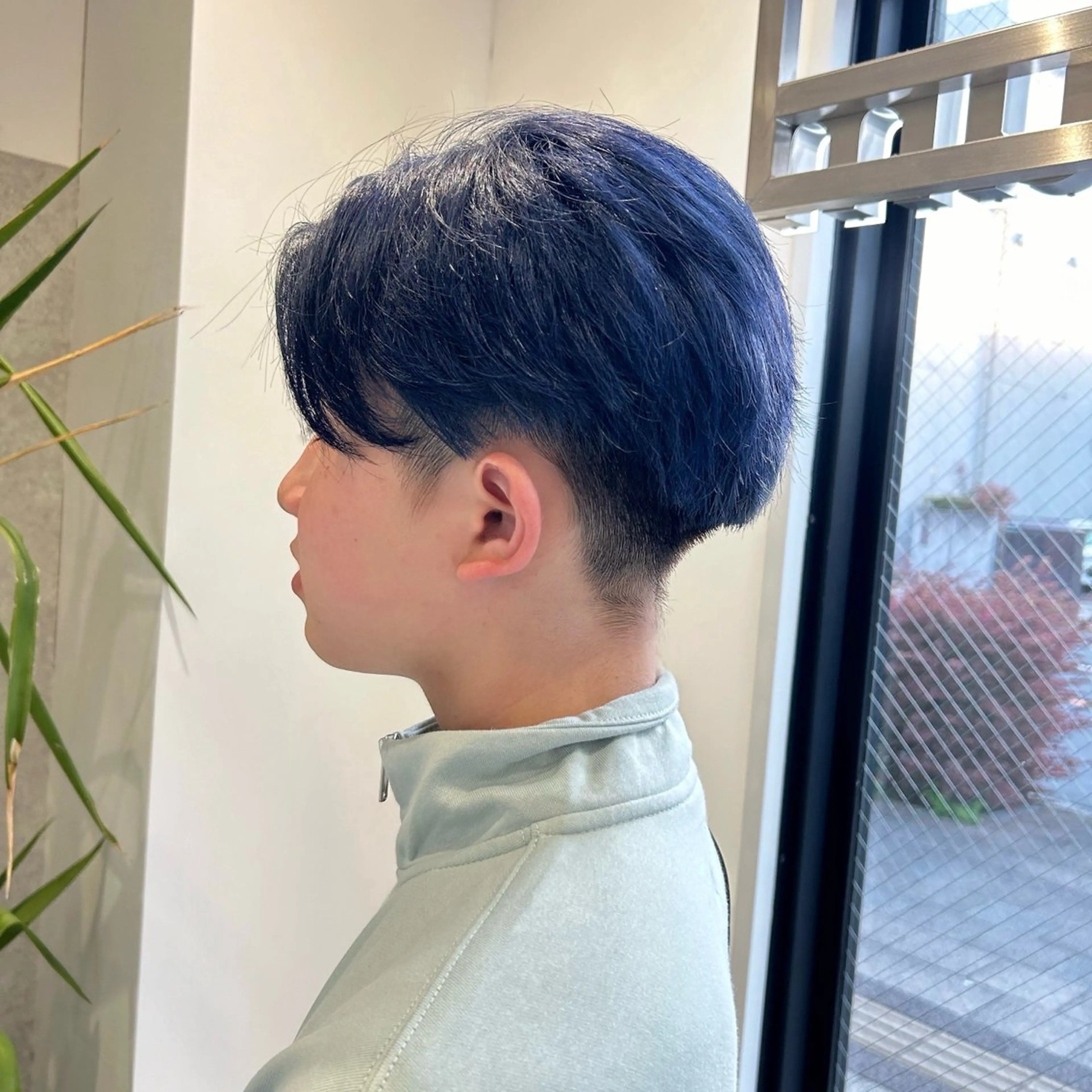 カラー メンズ メンズブリーチ ブリーチ ネイビーカラー フリーシャ所属・マンツーマンサロン 💎MAHIROのヘアスタイル