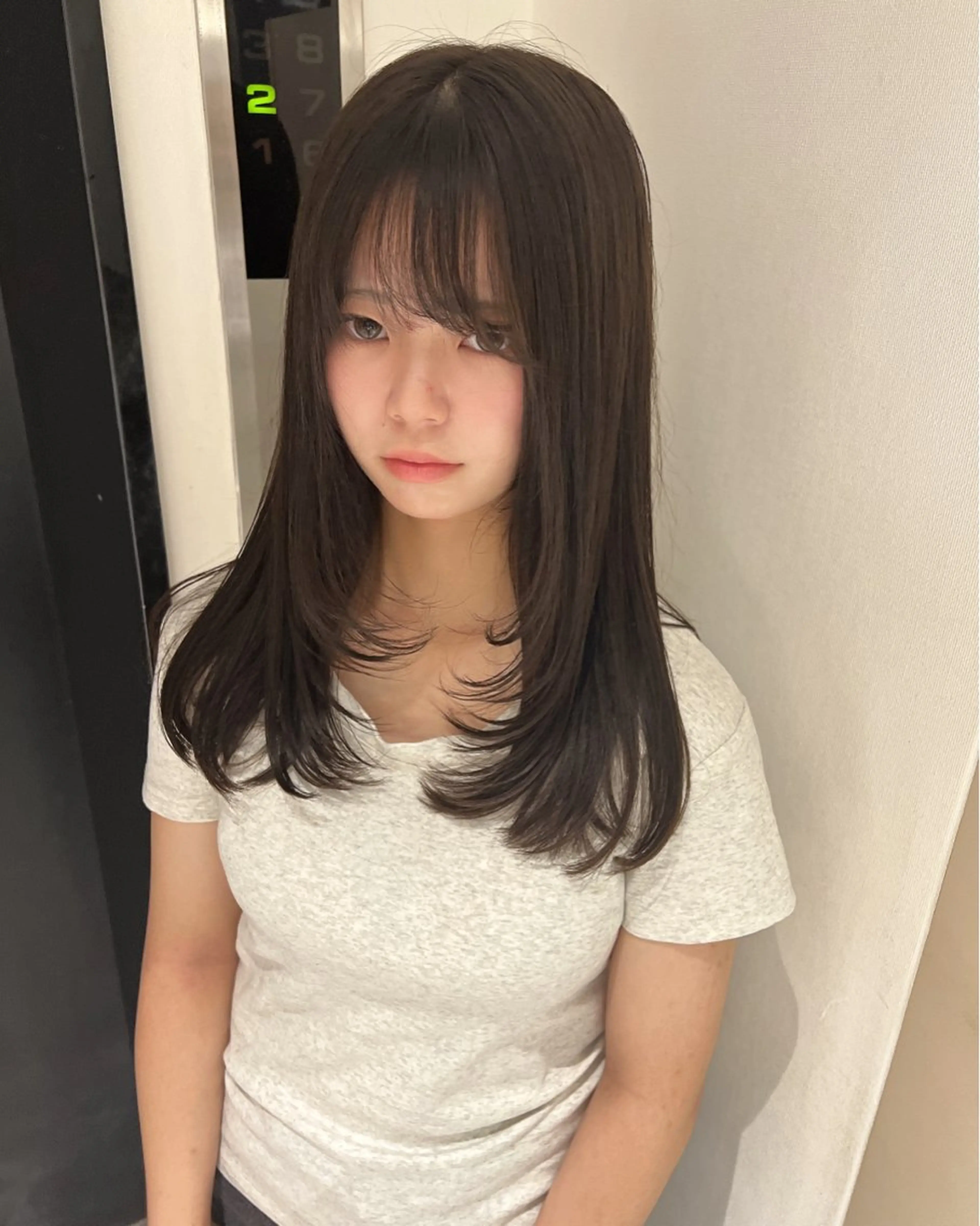 ミディアム ayaka. 梅田ハイトーン🥣のヘアスタイル