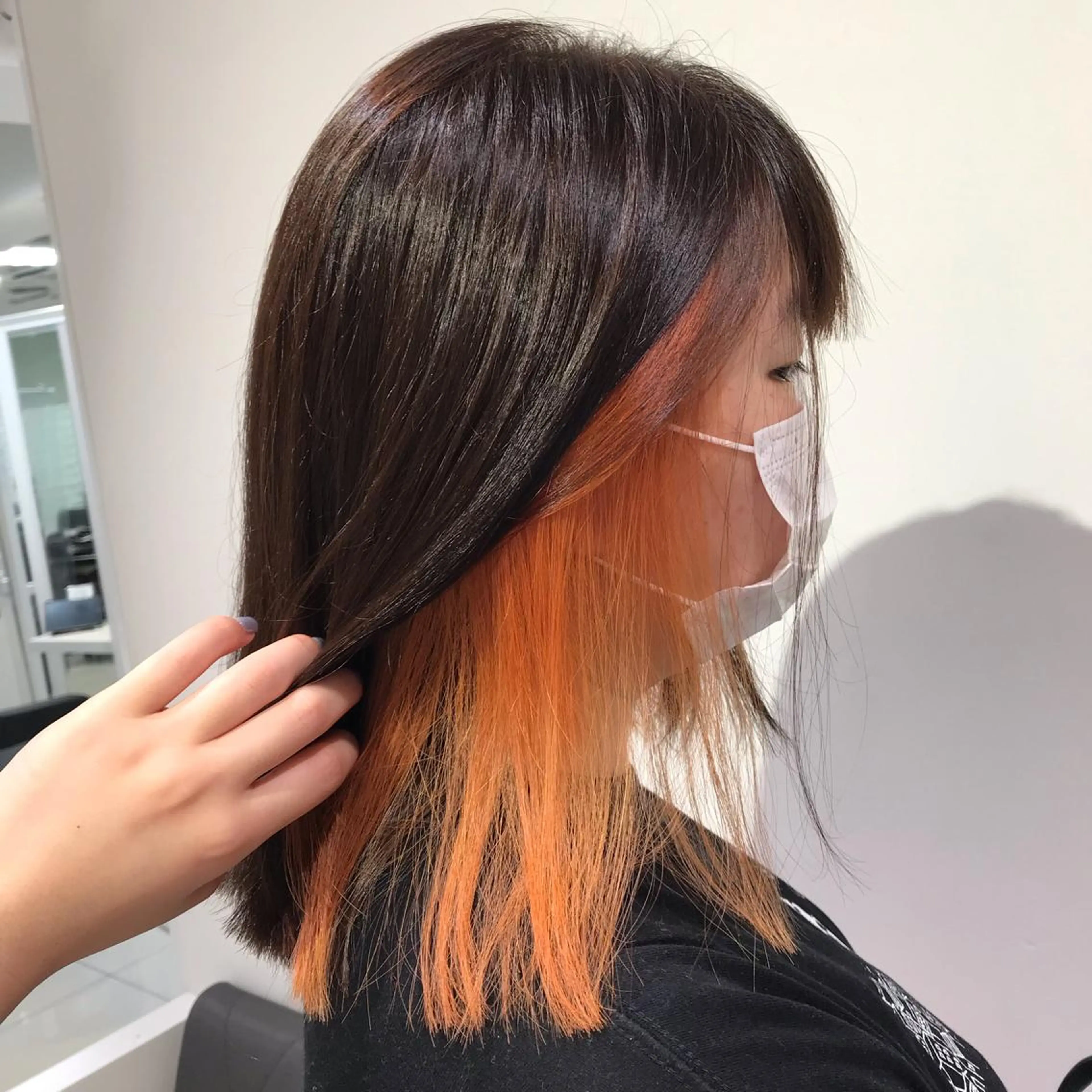 セミロング カラー インナーカラー オレンジ ヘアカラー トリートメント 暖色カラー🌹 中山由梨のヘアスタイル