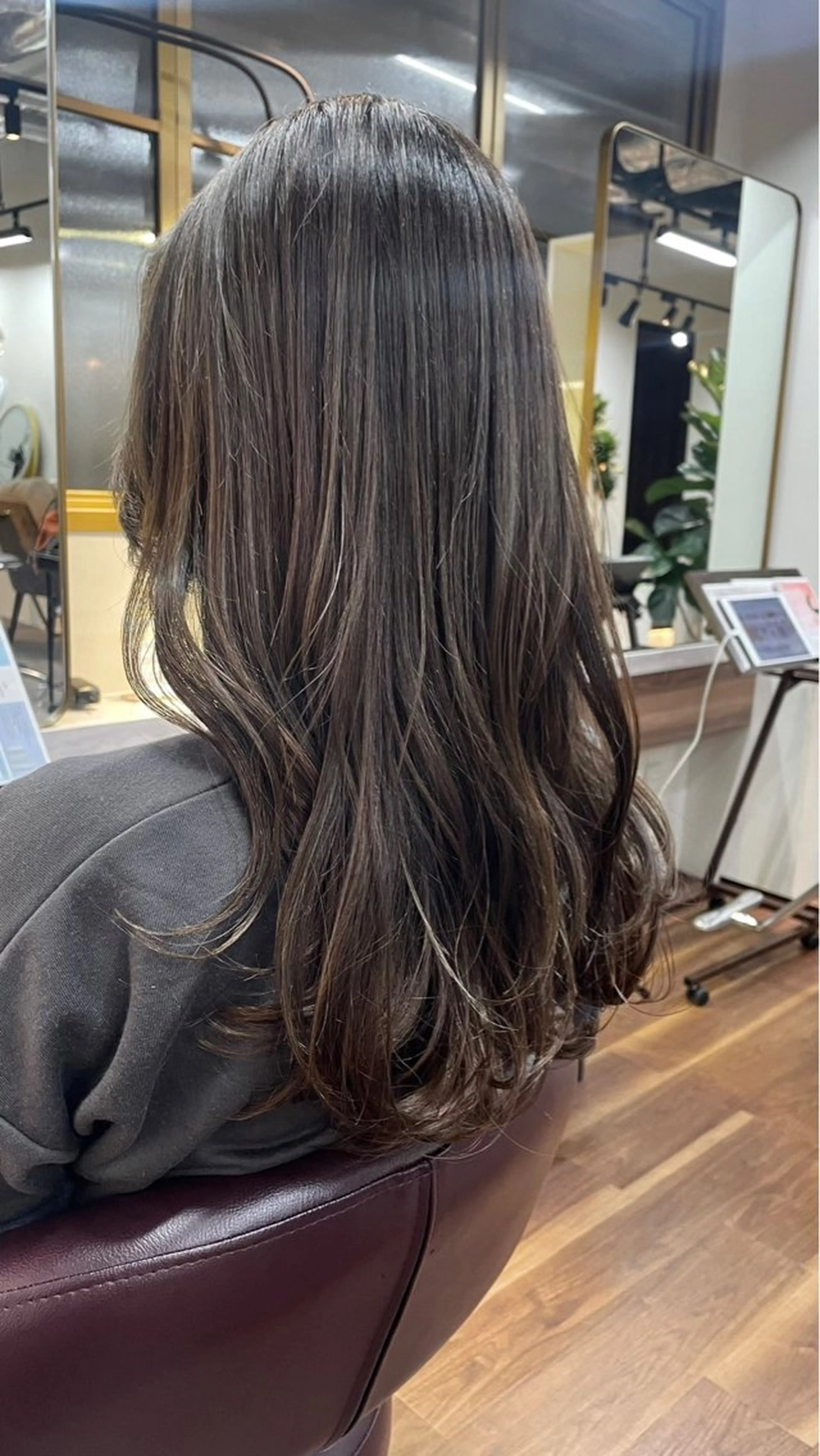 セミロング カラー アッシュ ベージュカラー ハイライトカラー ハイライト 縮毛矯正 Art BeAuté ROUGET所属・野上 晃生のヘアスタイル